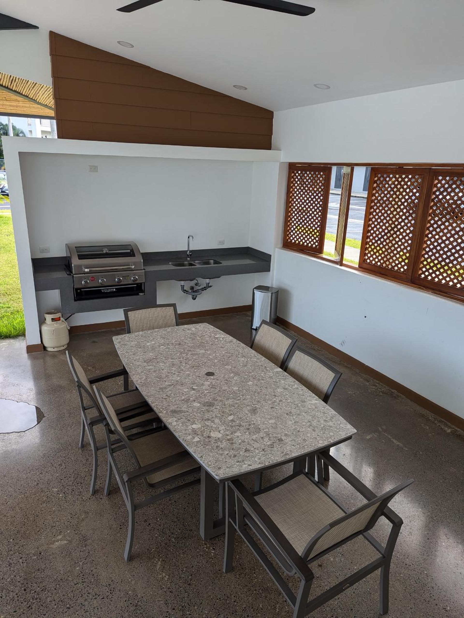 Jaco Beach, Viva Jaco, AC, HOT water, 3 Pools, BBQ, Gym, Co-Work, Games, Ranchos