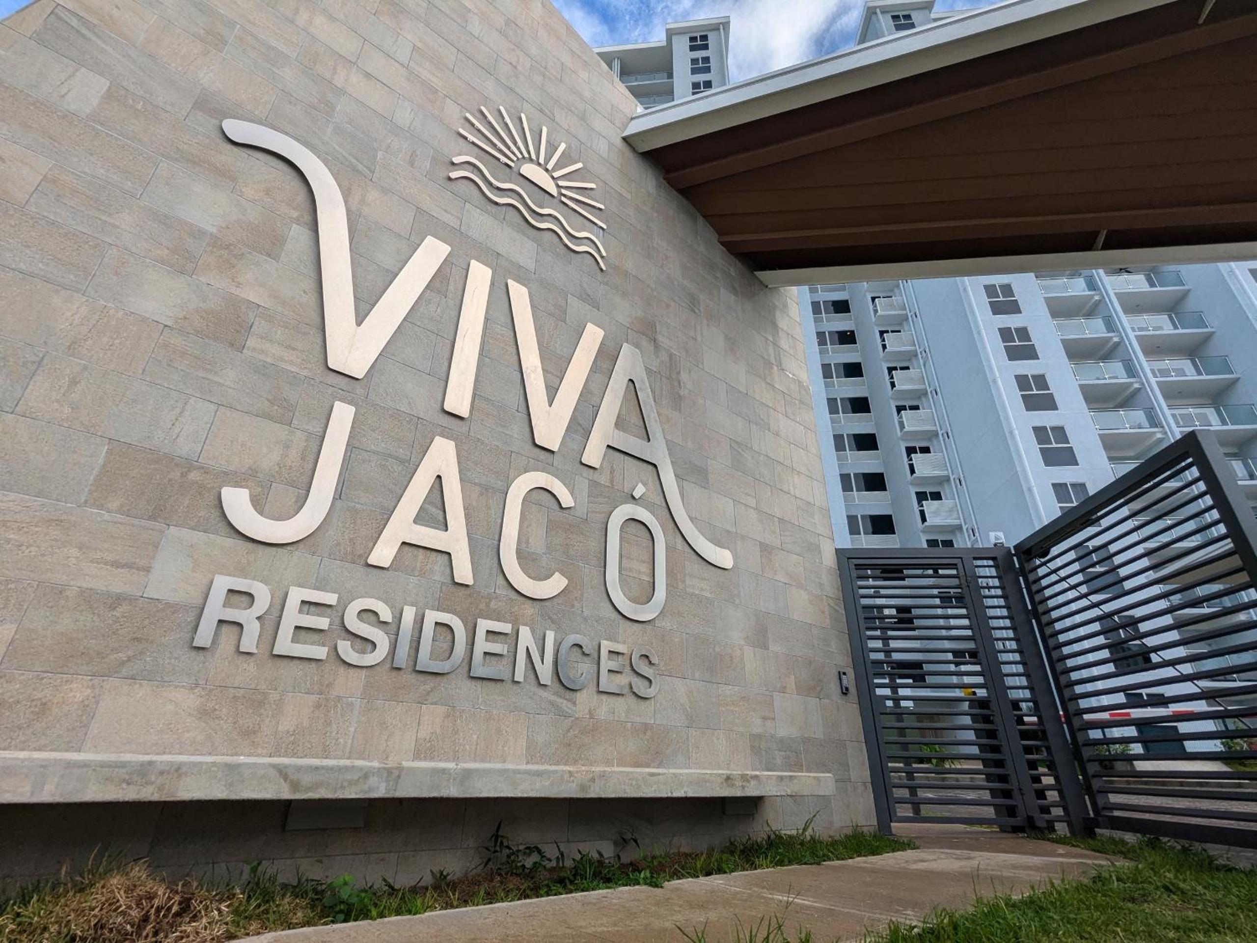 Jaco Beach, Viva Jaco, AC, HOT water, 3 Pools, BBQ, Gym, Co-Work, Games, Ranchos