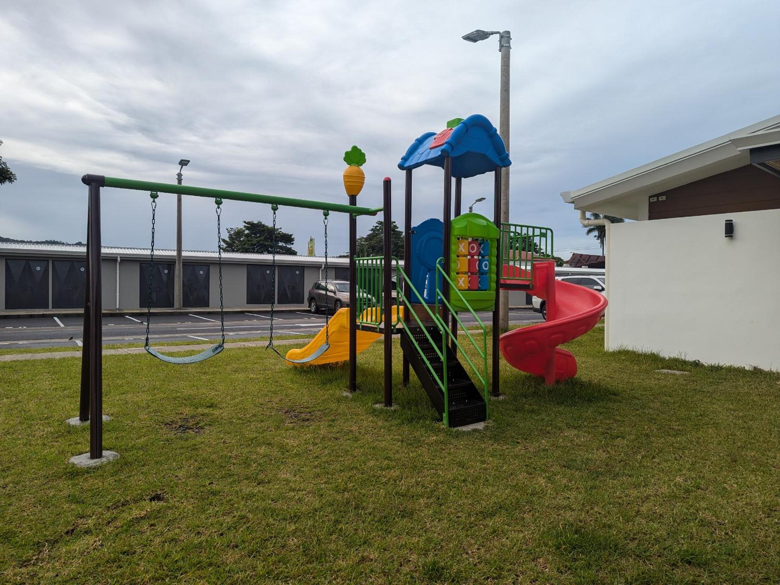 Jaco Beach, Viva Jaco, AC, HOT water, 3 Pools, BBQ, Gym, Co-Work, Games, Ranchos