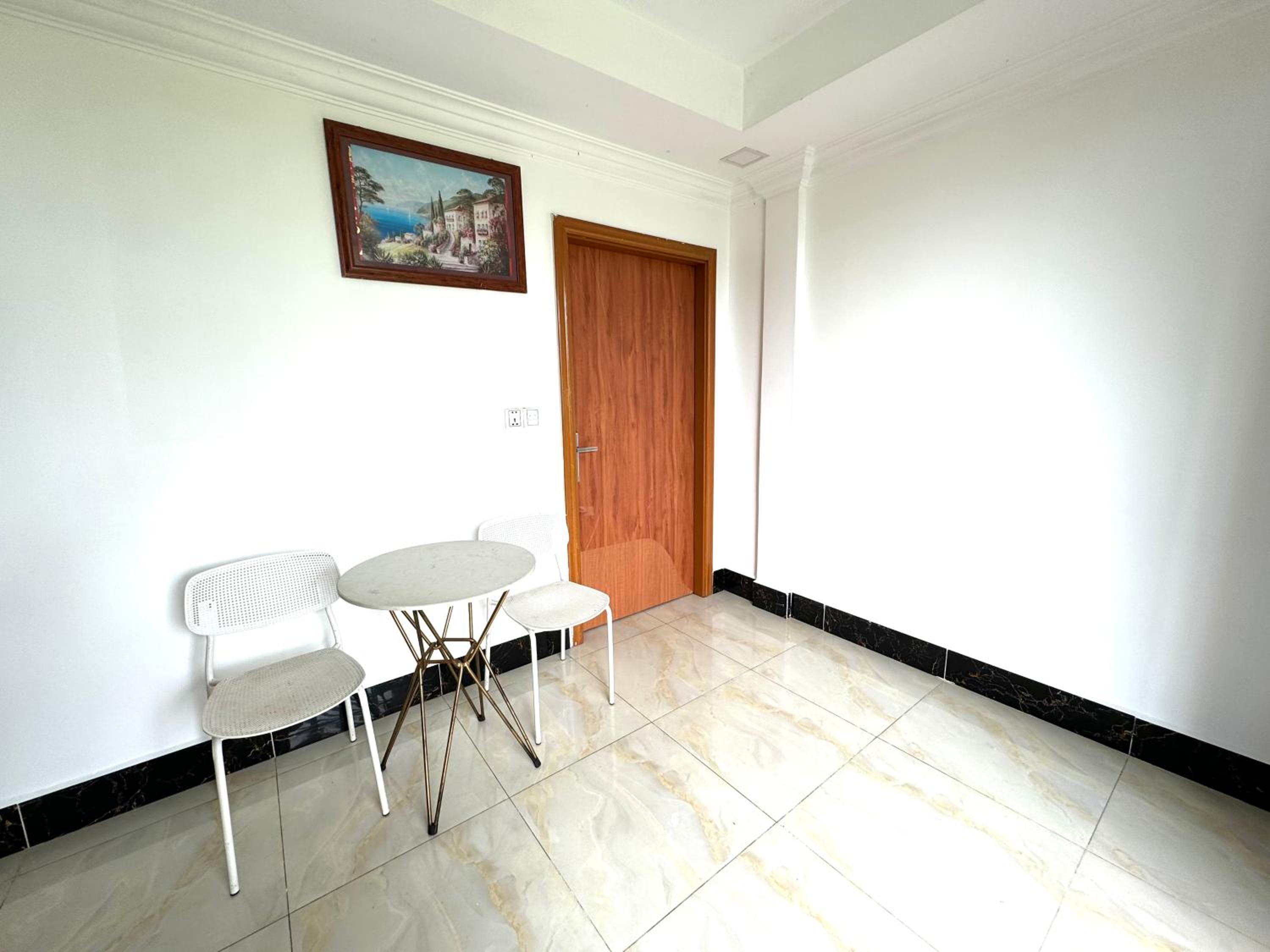 Lilly house traveling on budget
