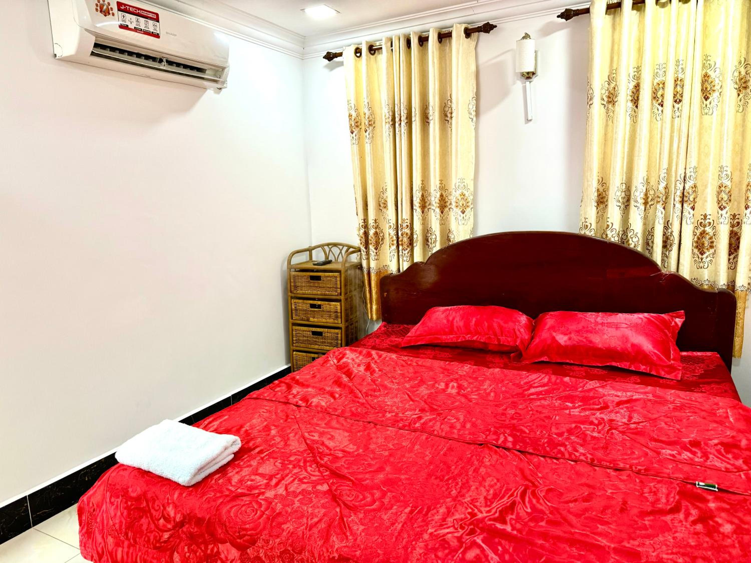 Lilly house traveling on budget