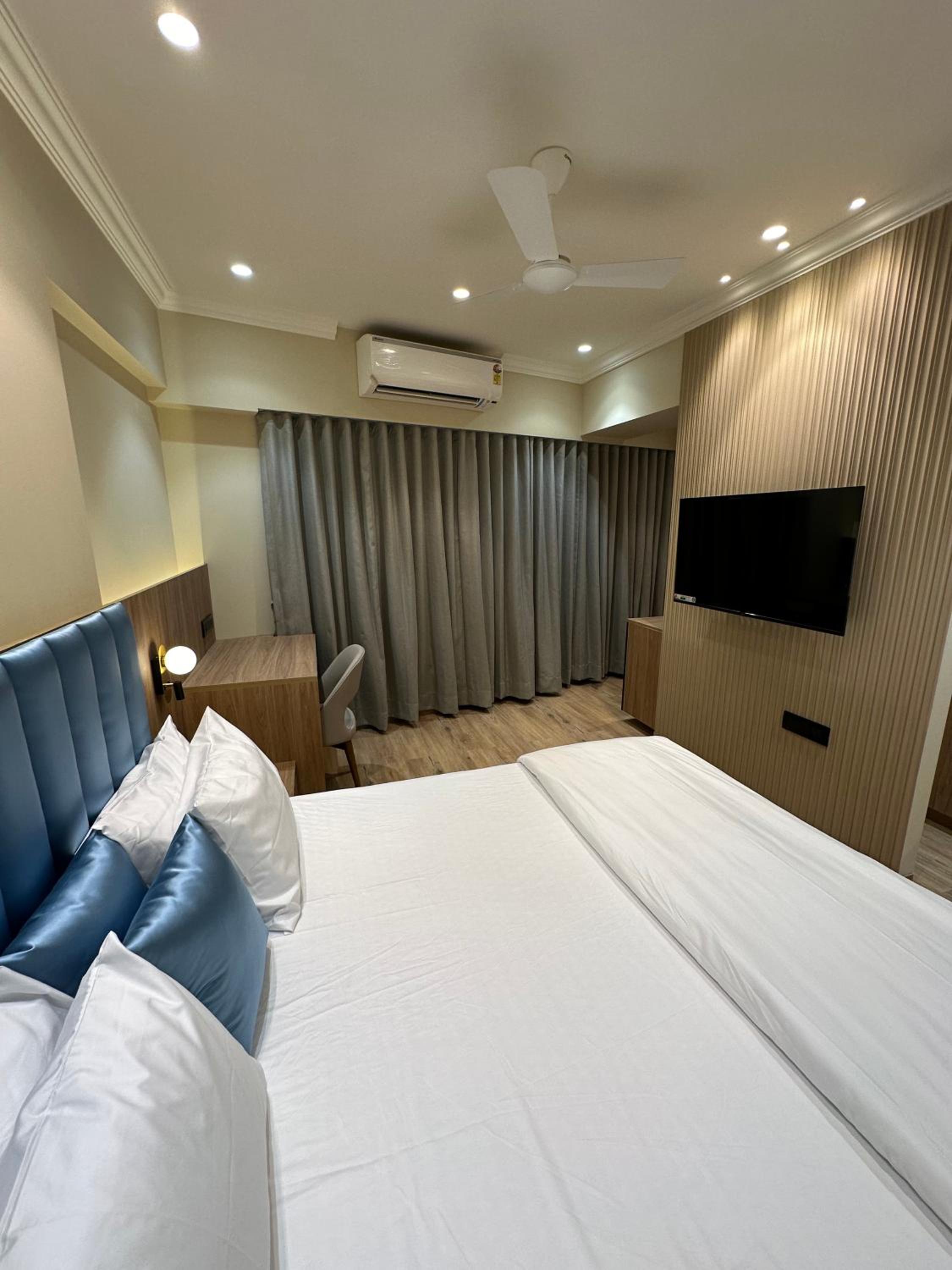 Rudraya Homes - Cozy Premium Serviced Apartments Khar - next to Bandra view 3