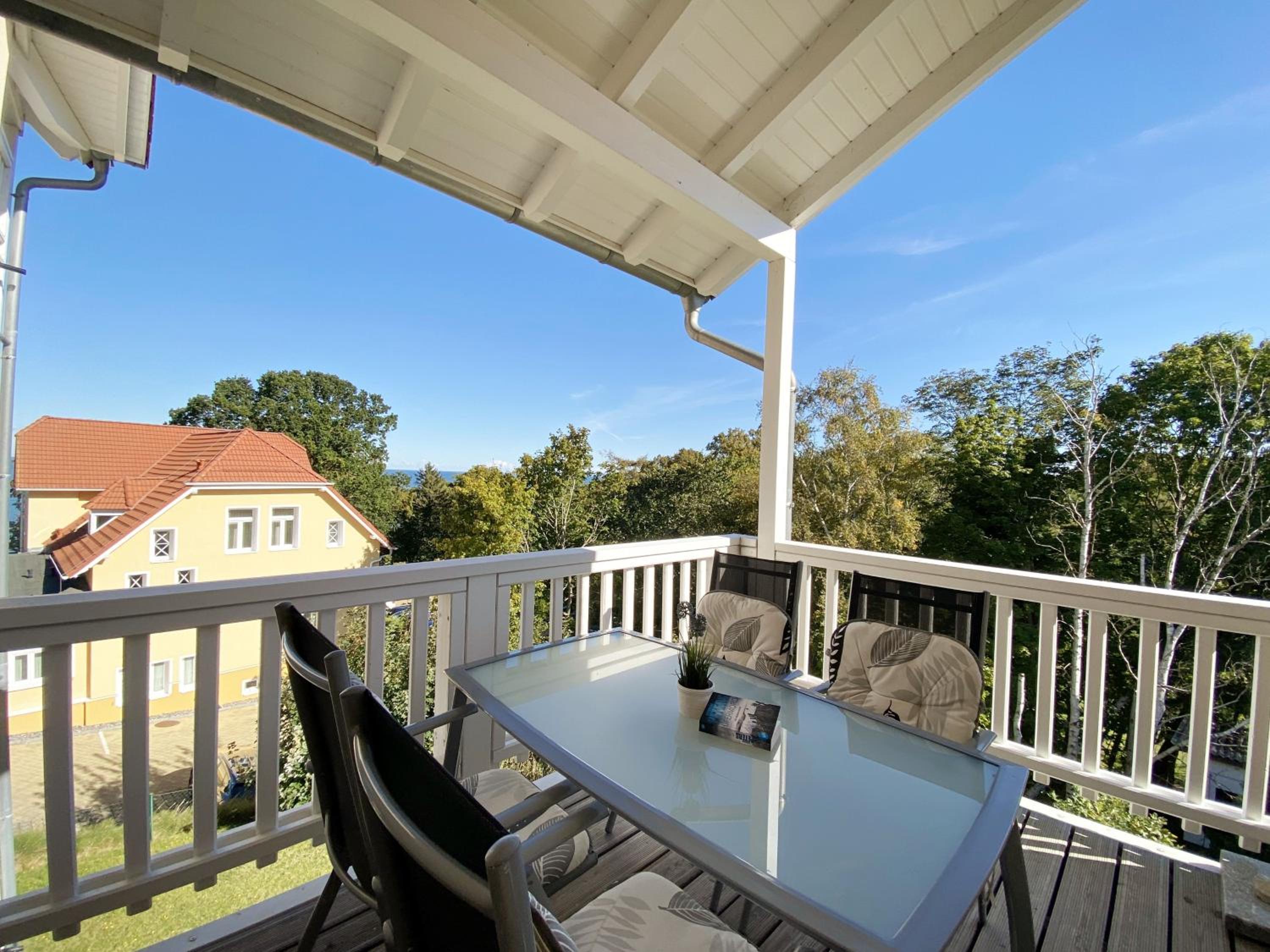 Villa Bergfrieden Whg 07 mit Balkon & Meerblick