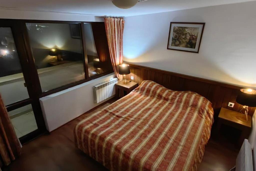 Two Bedroom Flat near Gondola