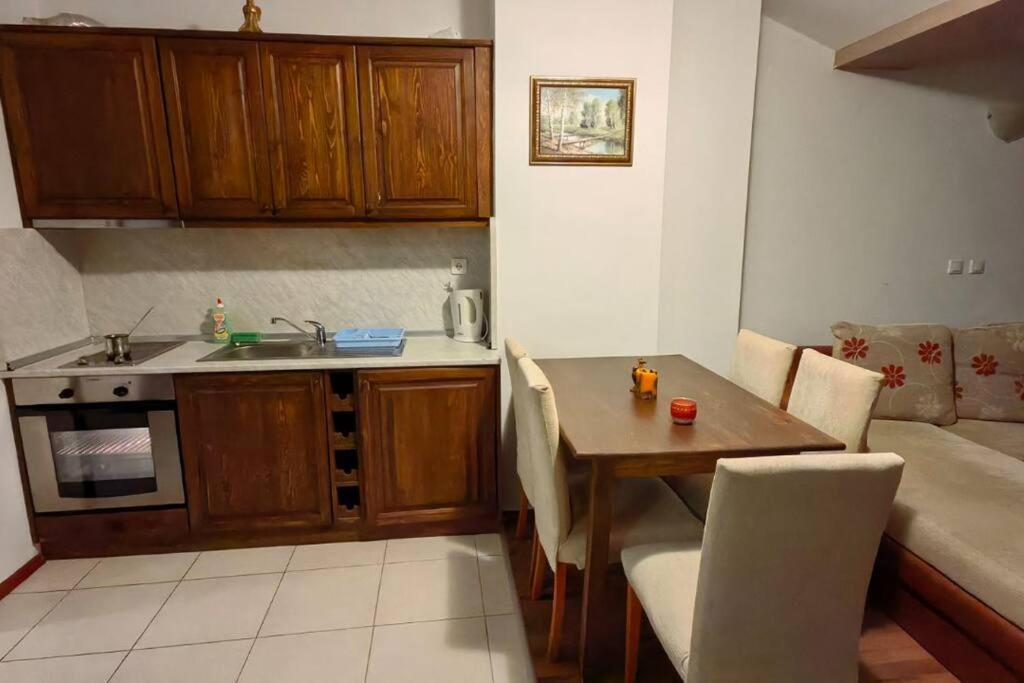 Two Bedroom Flat near Gondola