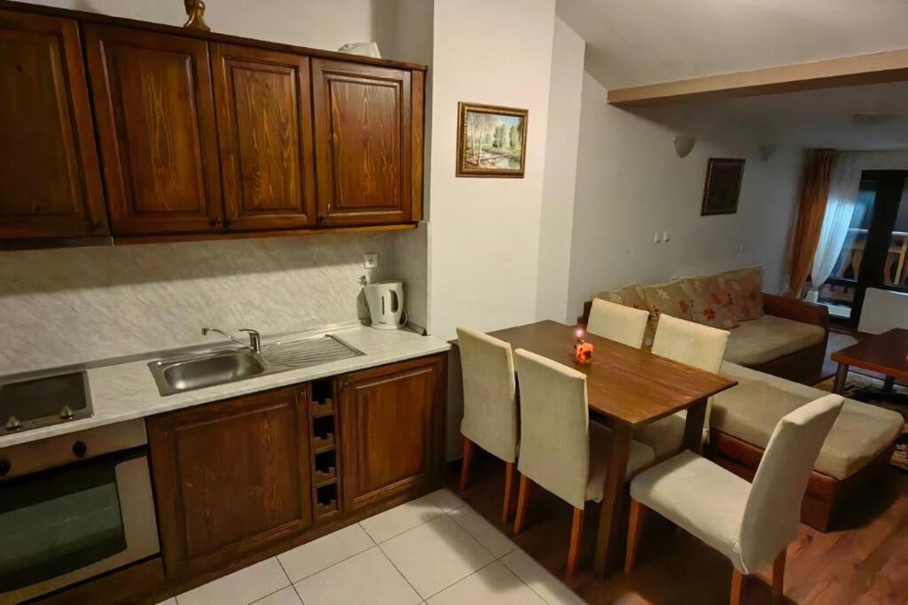 Two Bedroom Flat near Gondola
