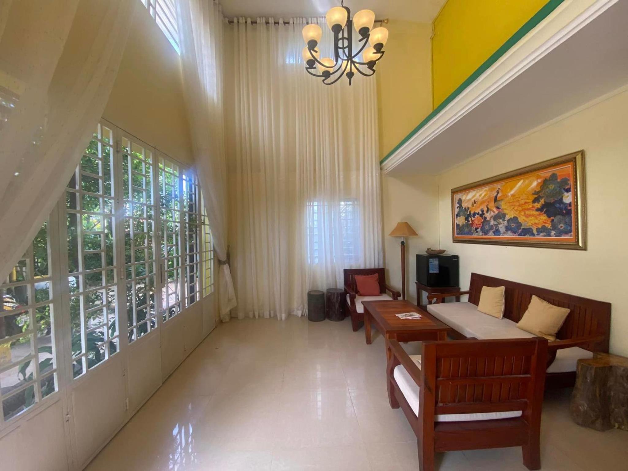 Homestay Yellow Natural House