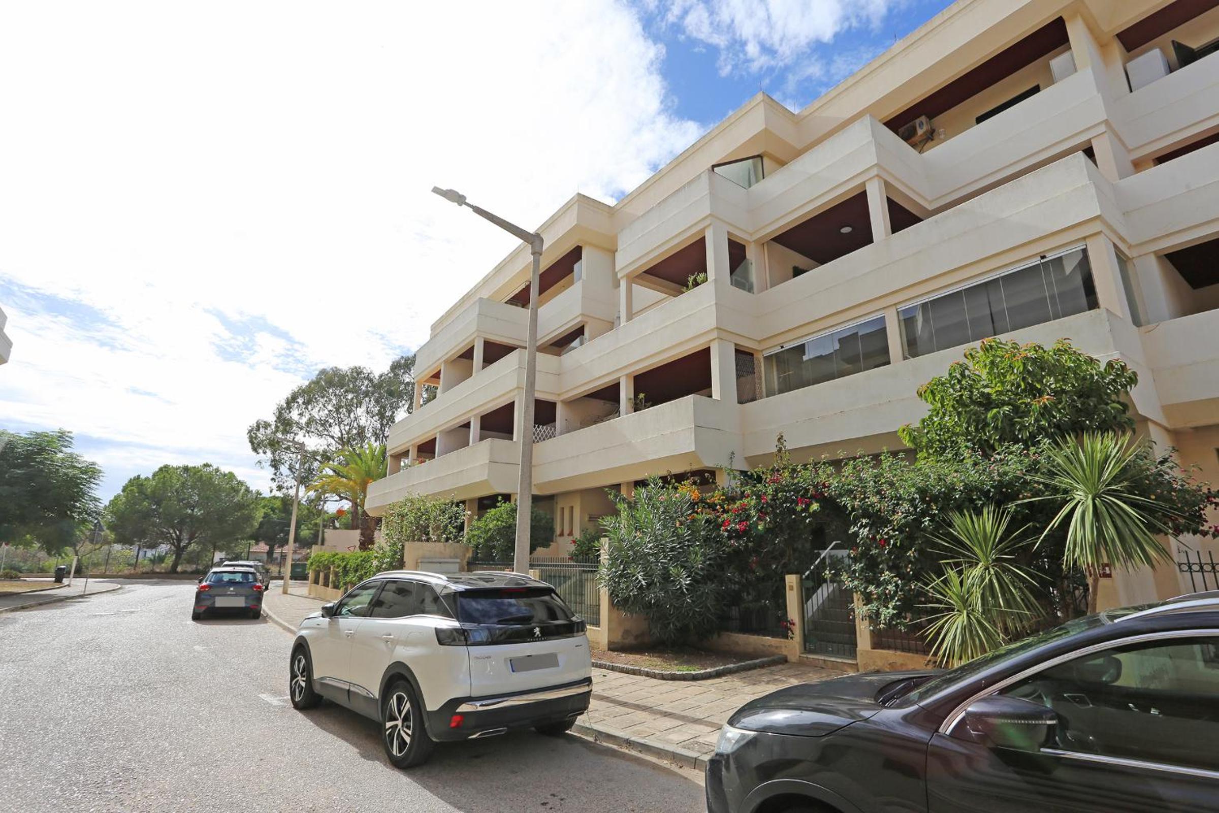 B92 - Sol Nascente 2 Bed Apartment in Lagos view 5