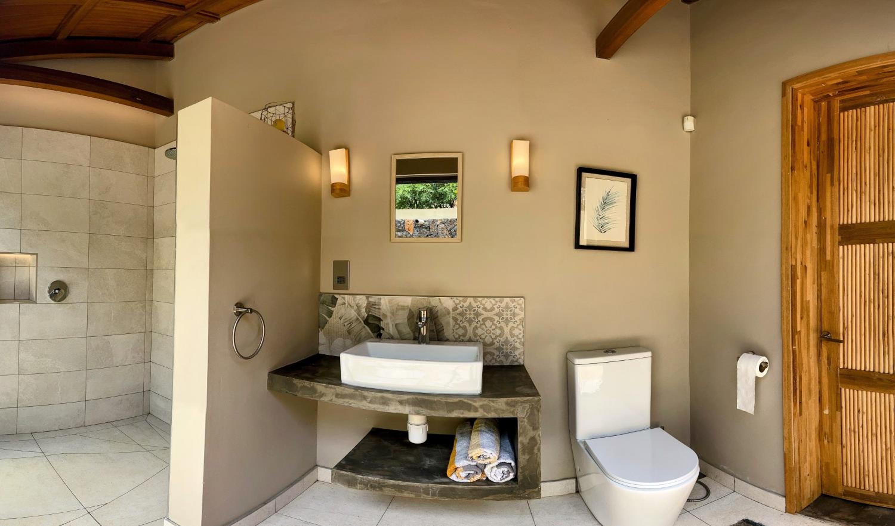 Coconut Lodge Open-Plan Suite with Kitchen, Indoor & Outdoor Showers & Infinity Pool photo 4