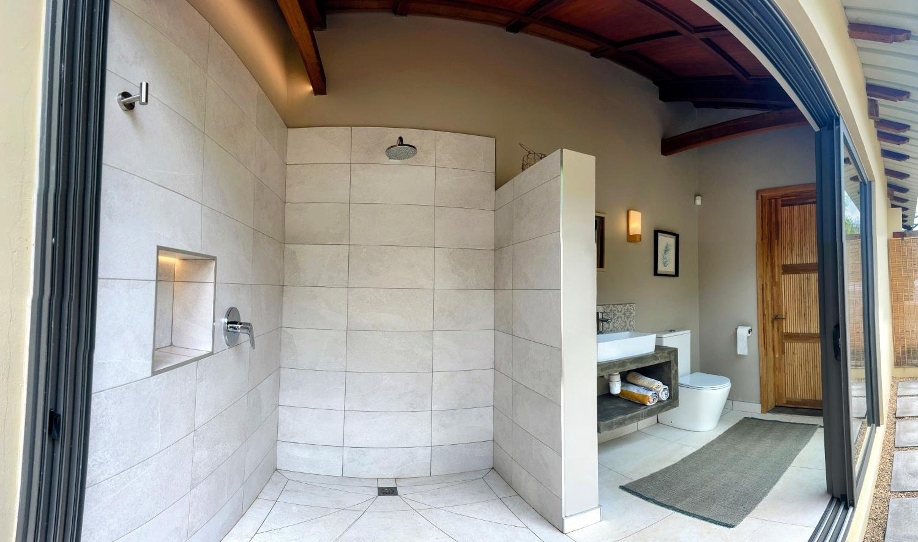 Coconut Lodge Open-Plan Suite with Kitchen, Indoor & Outdoor Showers & Infinity Pool photo 5