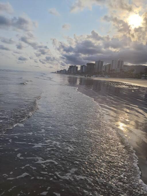 Refúgio na PG Apto Pé na Areia