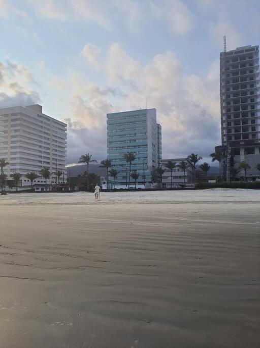Refúgio na PG Apto Pé na Areia