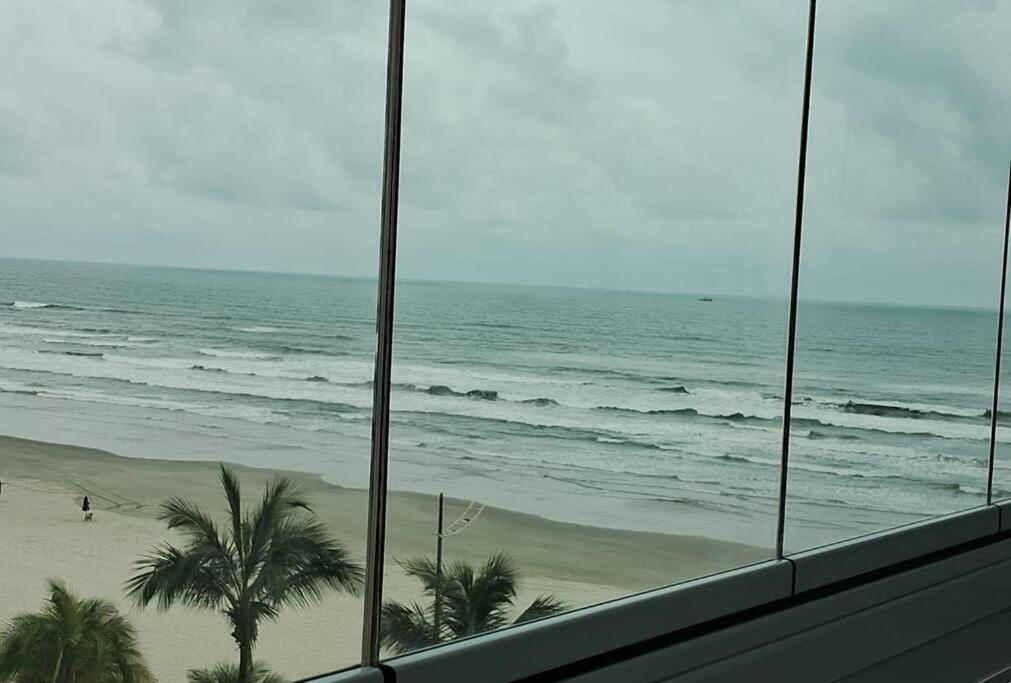 Refúgio na PG Apto Pé na Areia