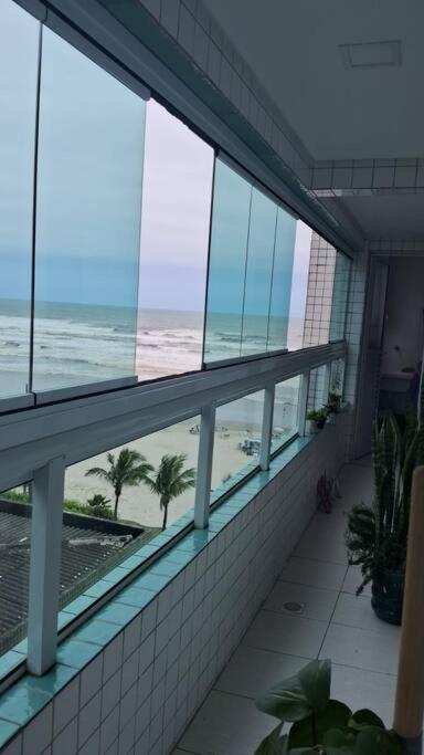 Refúgio na PG Apto Pé na Areia