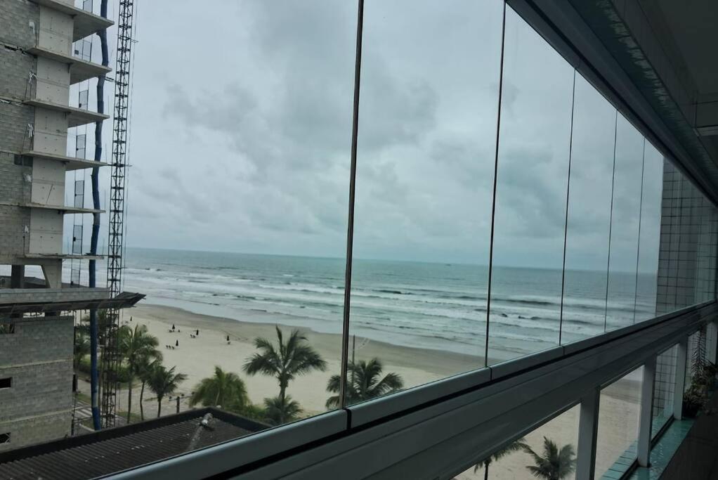 Refúgio na PG Apto Pé na Areia