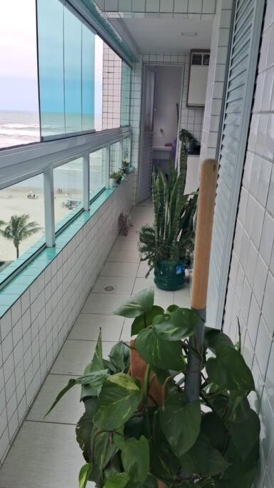 Refúgio na PG Apto Pé na Areia