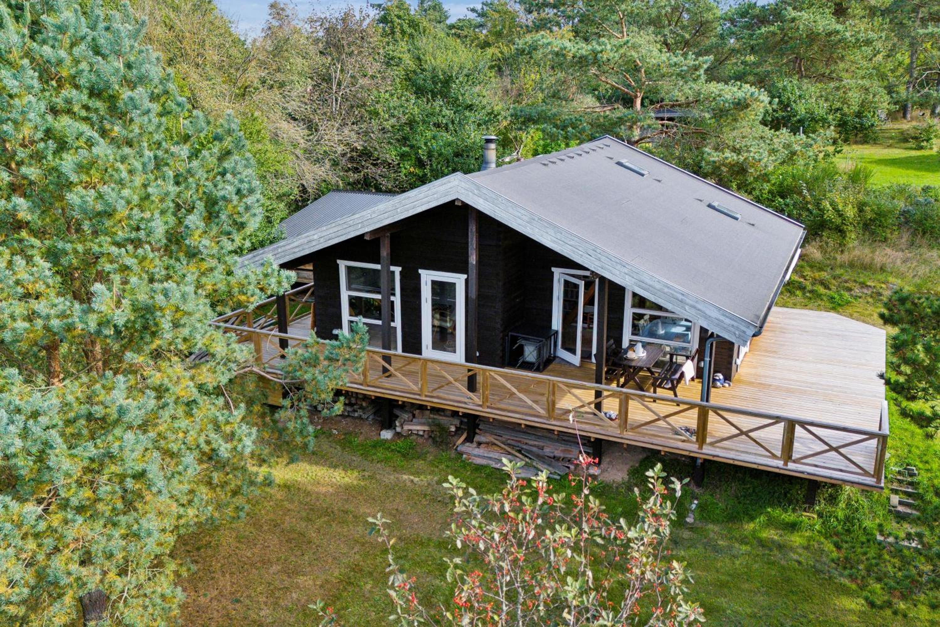 Cosy Holiday Home On A Large Hilly Natural Plot With Covered Terrace And Loft Rooms Close To Helgenæs Unique Landscape, Viewpoints And The