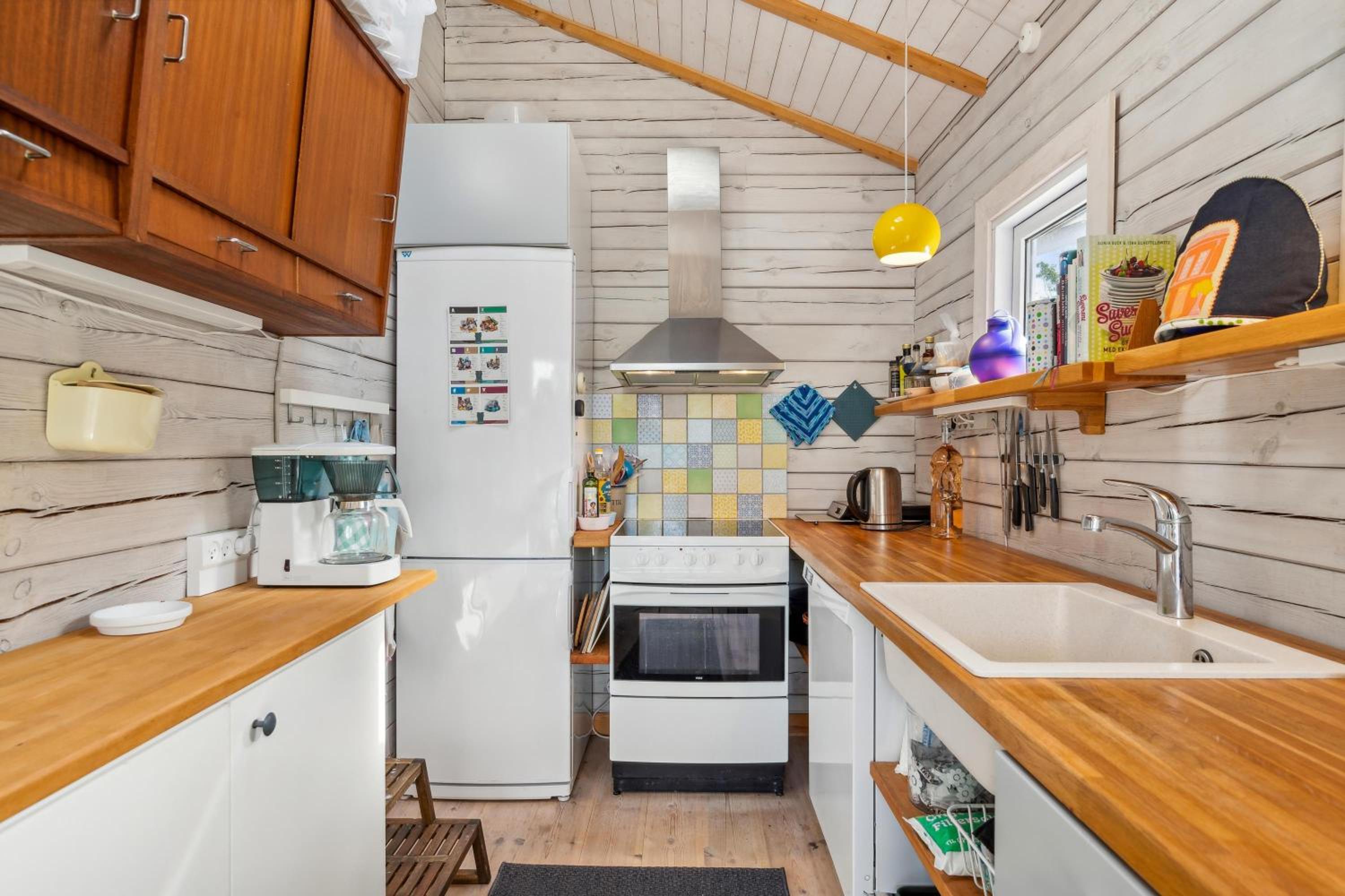 Cosy Holiday Home On A Large Hilly Natural Plot With Covered Terrace And Loft Rooms Close To Helgenæs Unique Landscape, Viewpoints And The