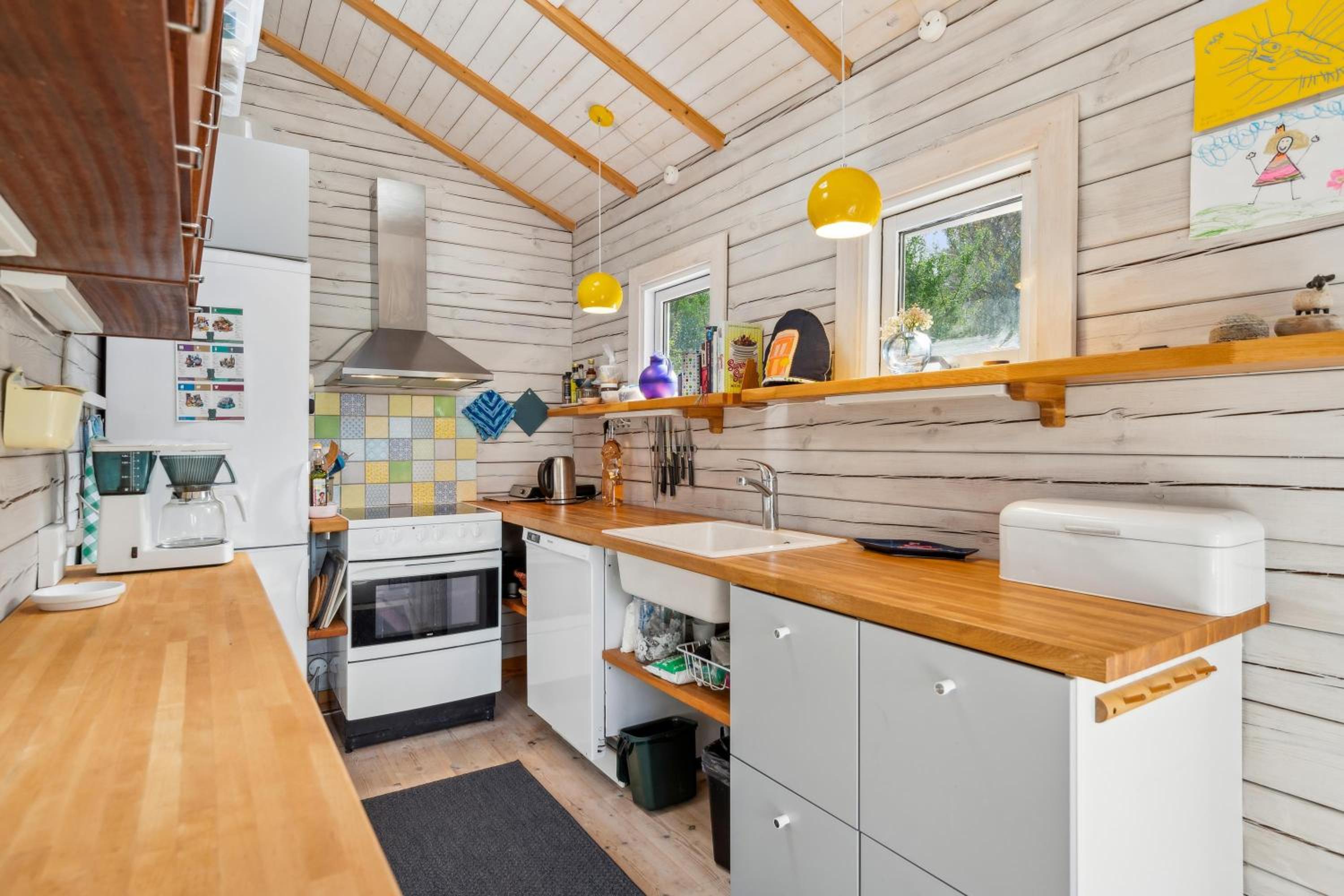 Cosy Holiday Home On A Large Hilly Natural Plot With Covered Terrace And Loft Rooms Close To Helgenæs Unique Landscape, Viewpoints And The