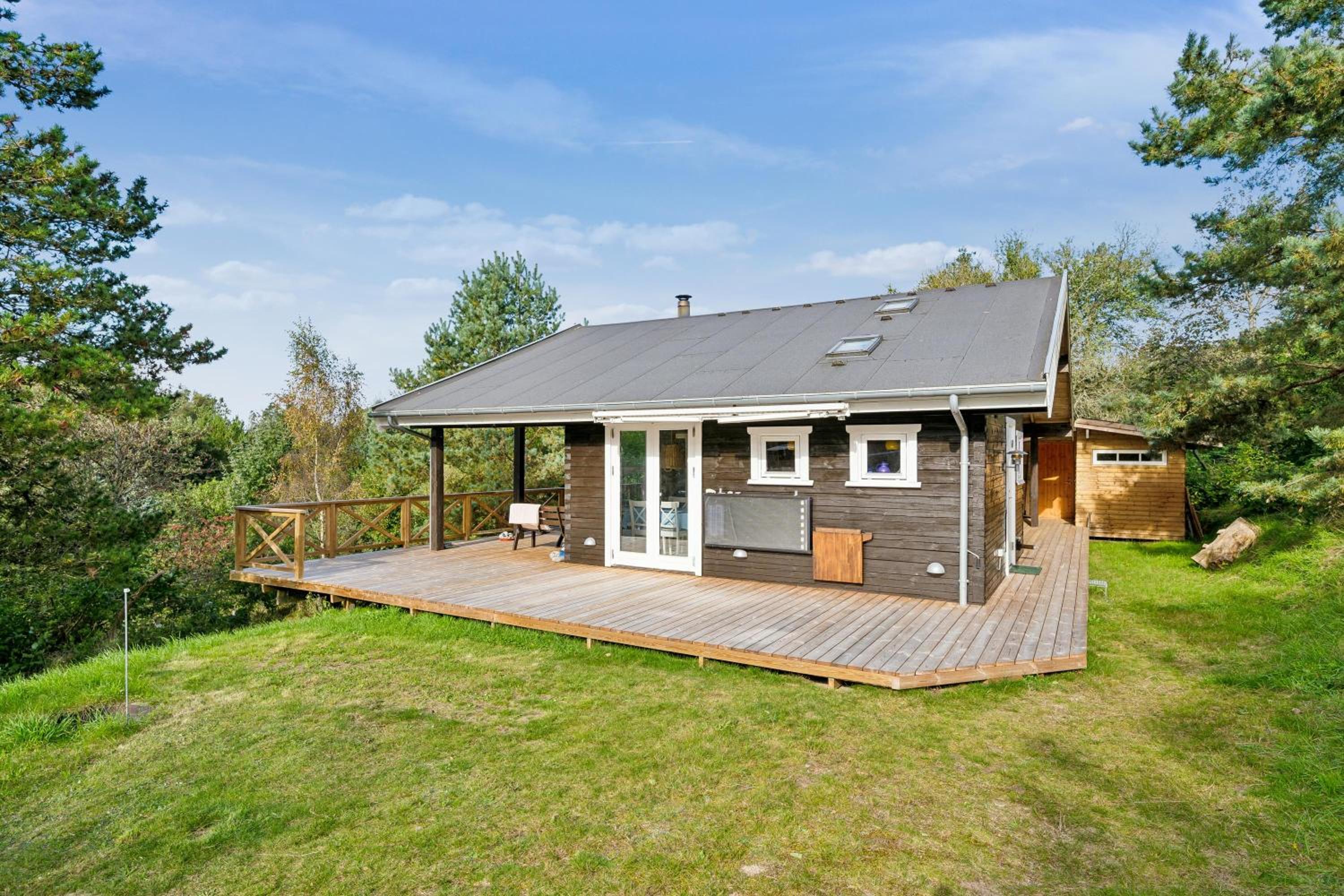 Cosy Holiday Home On A Large Hilly Natural Plot With Covered Terrace And Loft Rooms Close To Helgenæs Unique Landscape, Viewpoints And The