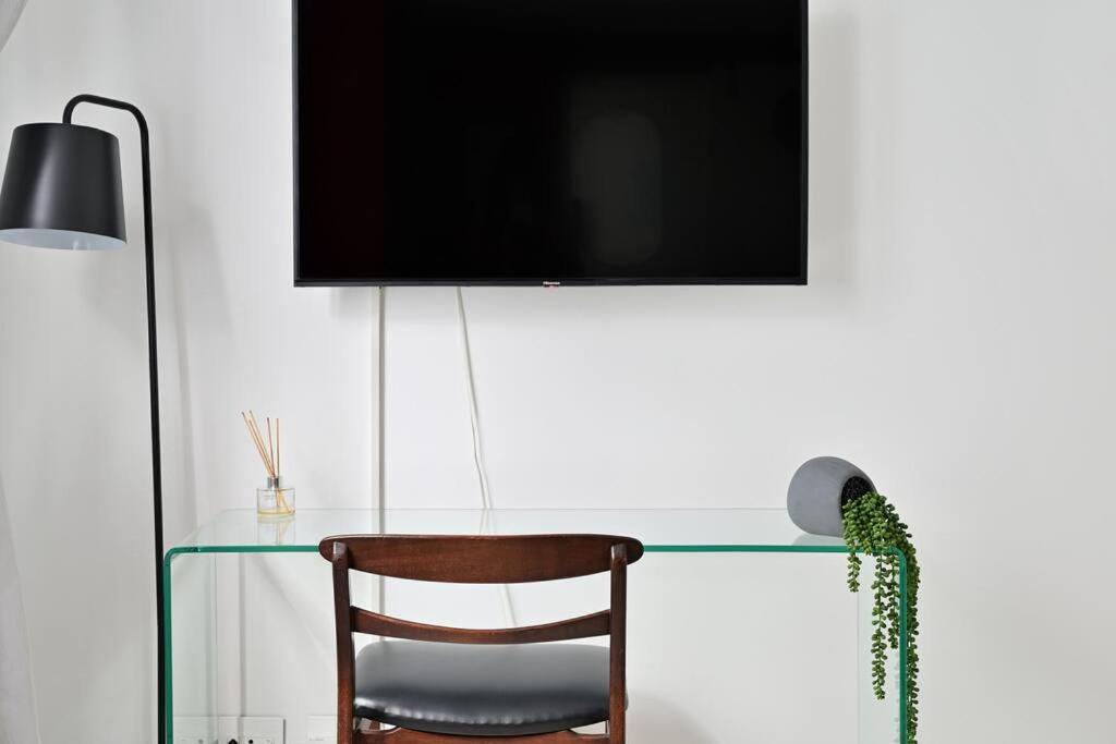 ELLA - Chic Studio Living in Central Cape Town view 3