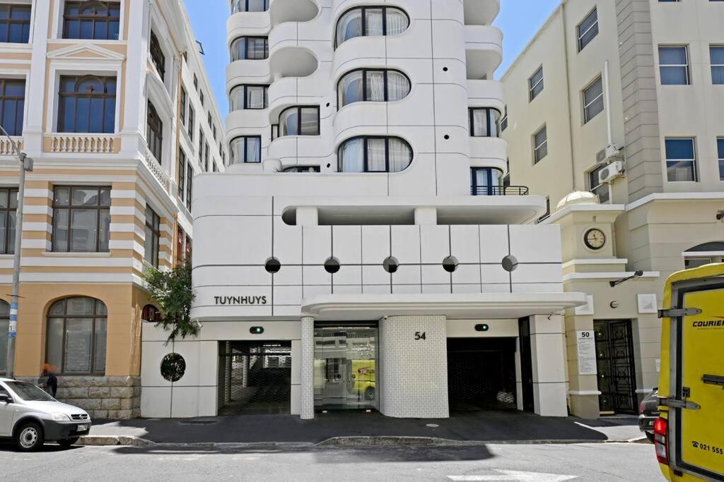 ELLA - Chic Studio Living in Central Cape Town view 5