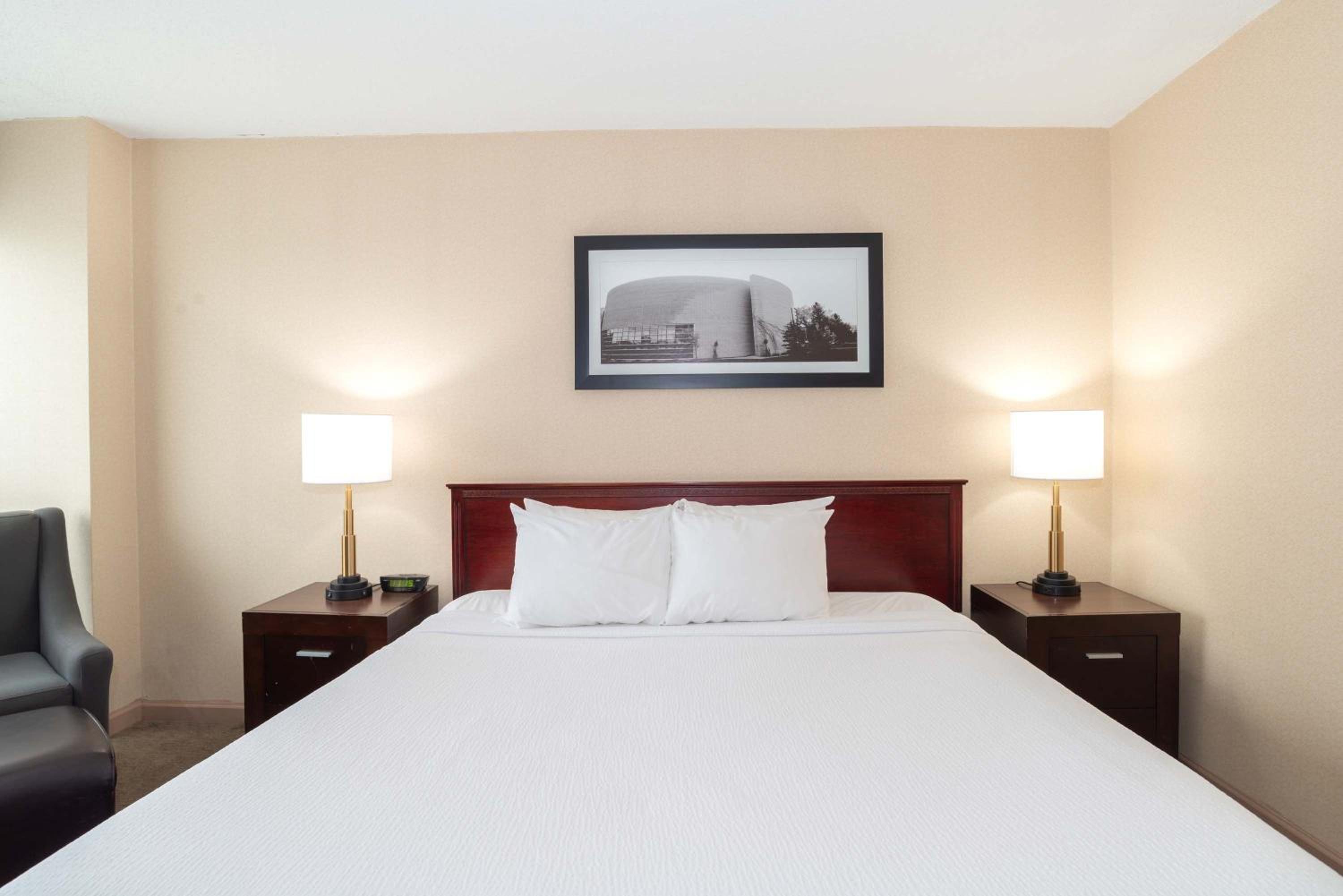Lethbridge Vacations - Sandman Hotel Lethbridge - Property Image 2