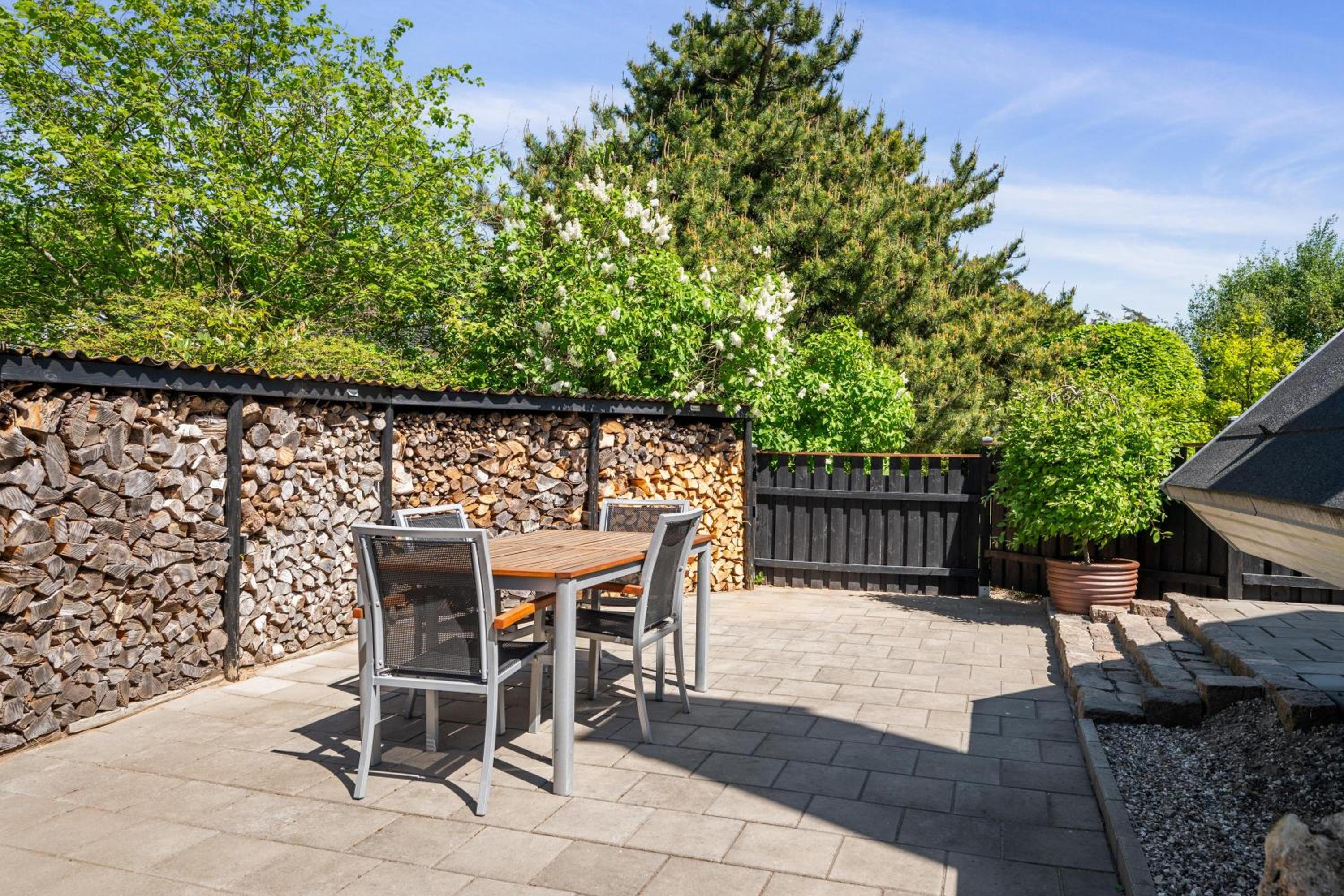 Charming, Well-Maintained Holiday On Two Levels Home Near Ebeltof