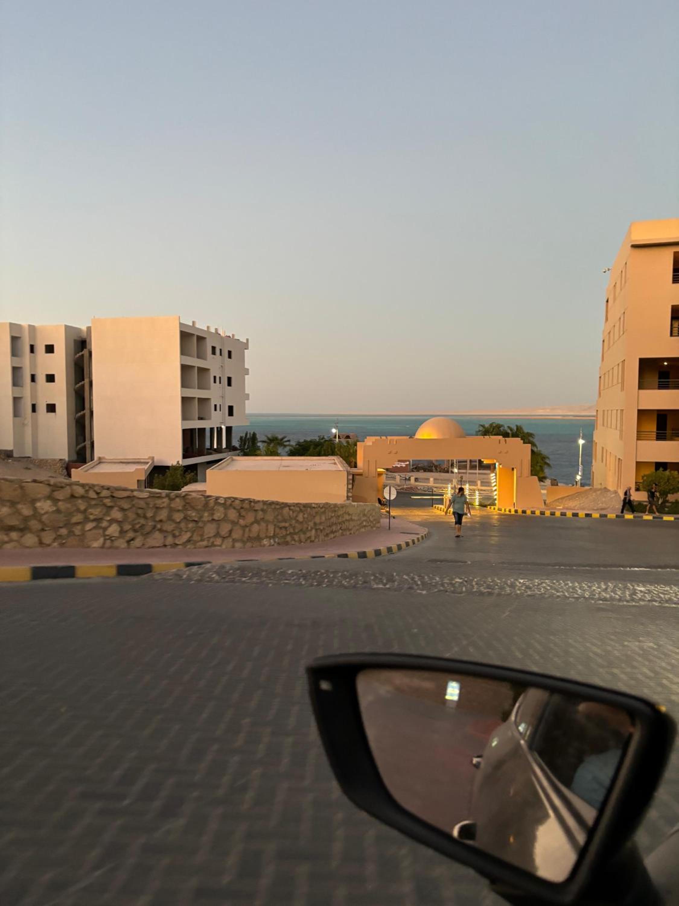 Seaview Studio Hurghada with beach and pool access