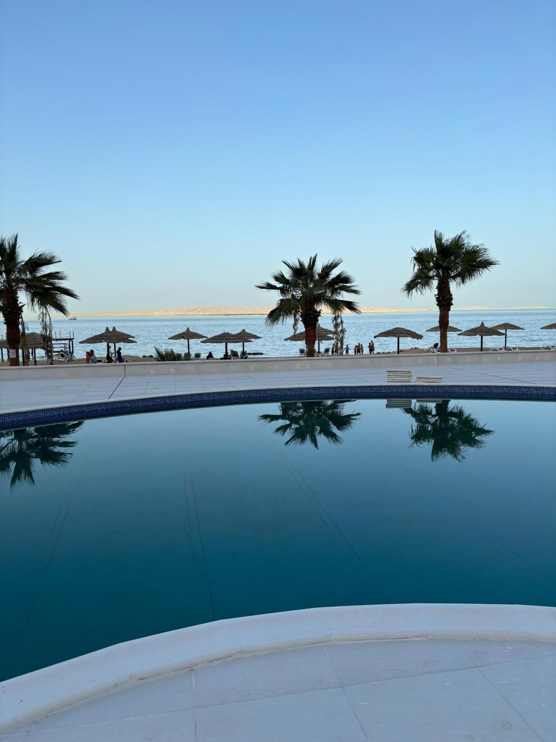 Seaview Studio Hurghada with beach and pool access