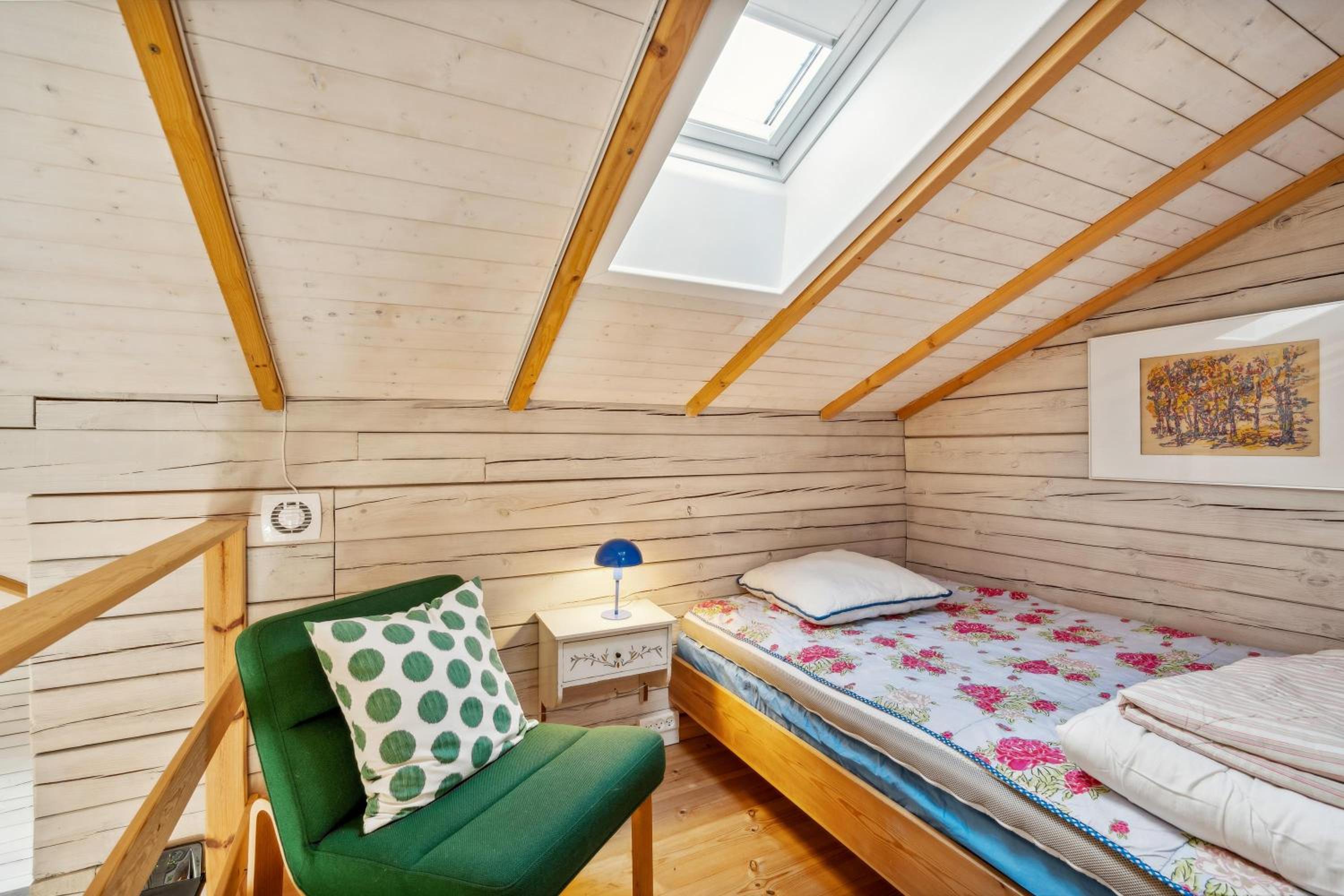 Cosy Holiday Home On A Large Hilly Natural Plot With Covered Terrace And Loft Rooms Close To Helgenæs Unique Landscape, Viewpoints And The