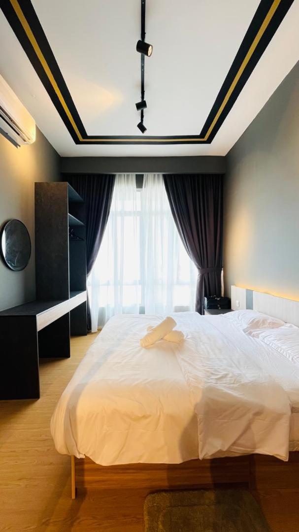 Spacious Apartment near IIUM Medical Centre, ECR & Teluk Cempedak with Smart TV & Pool photo 1