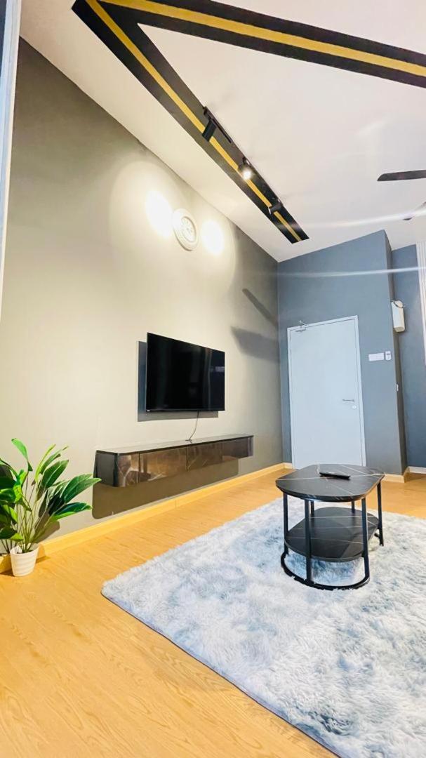 Spacious Apartment near IIUM Medical Centre, ECR & Teluk Cempedak with Smart TV & Pool photo 3
