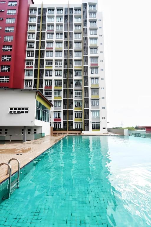 Spacious Apartment near IIUM Medical Centre, ECR & Teluk Cempedak with Smart TV & Pool photo 8