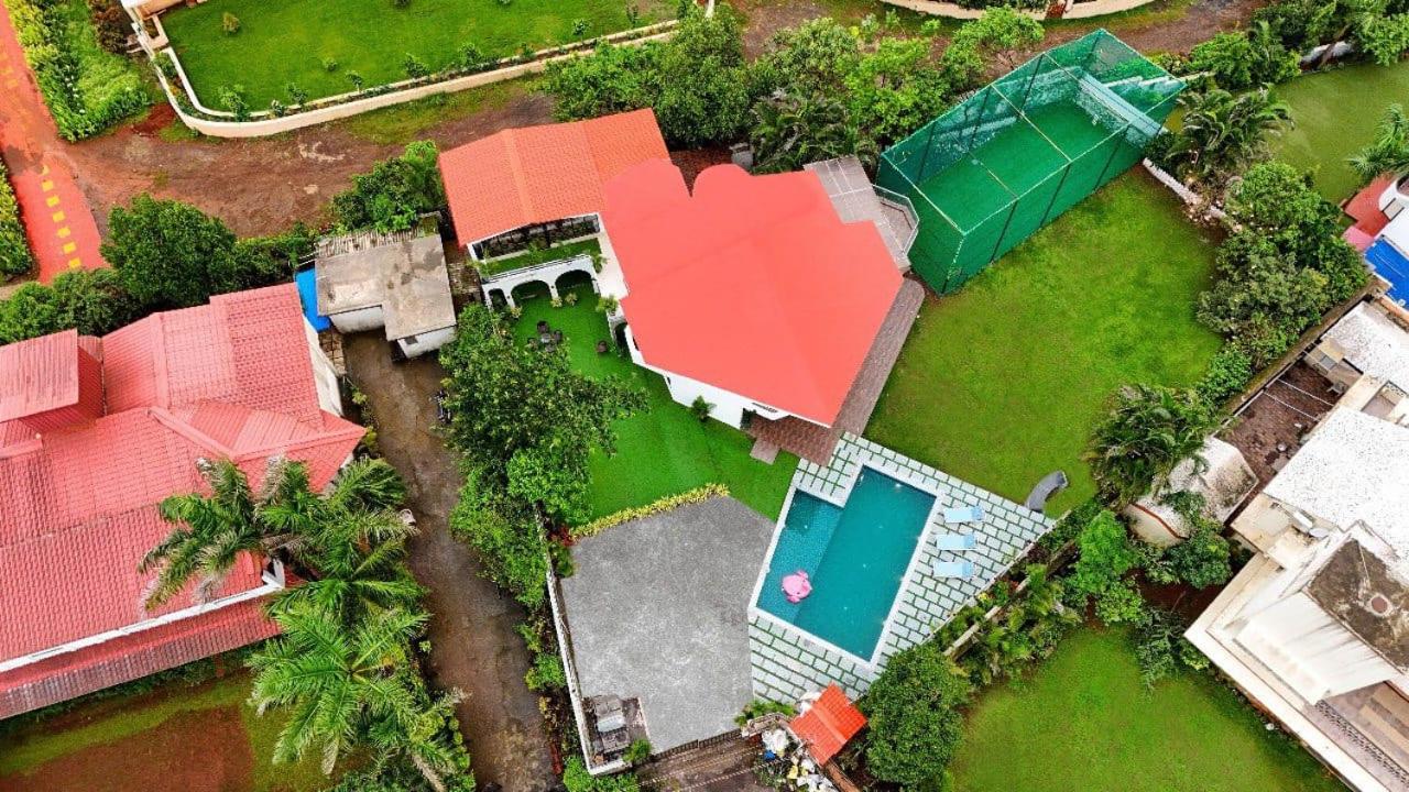 EKOSTAY - 8BHK La Flamingo Villa with Private Turf