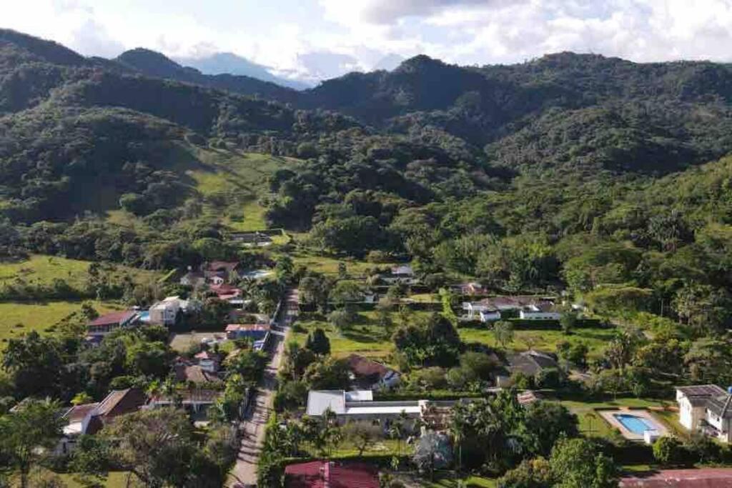 Relájate en el llano Piscina privada y naturaleza