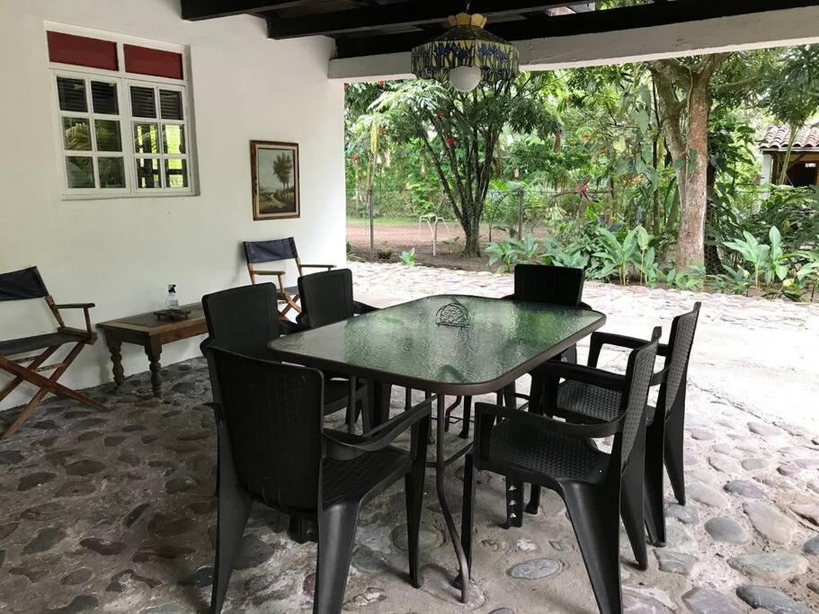 Relájate en el llano Piscina privada y naturaleza
