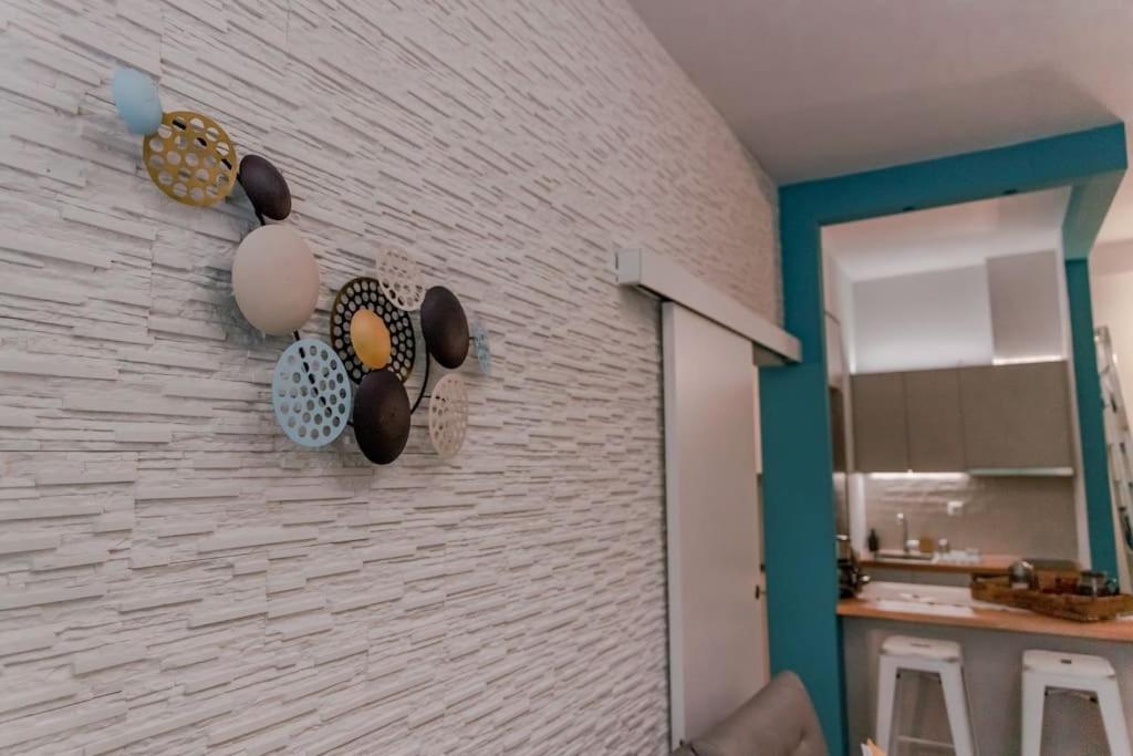 Design drop in Athens ' center photo 5