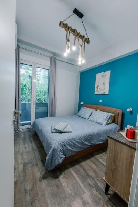 Design drop in Athens ' center photo 4