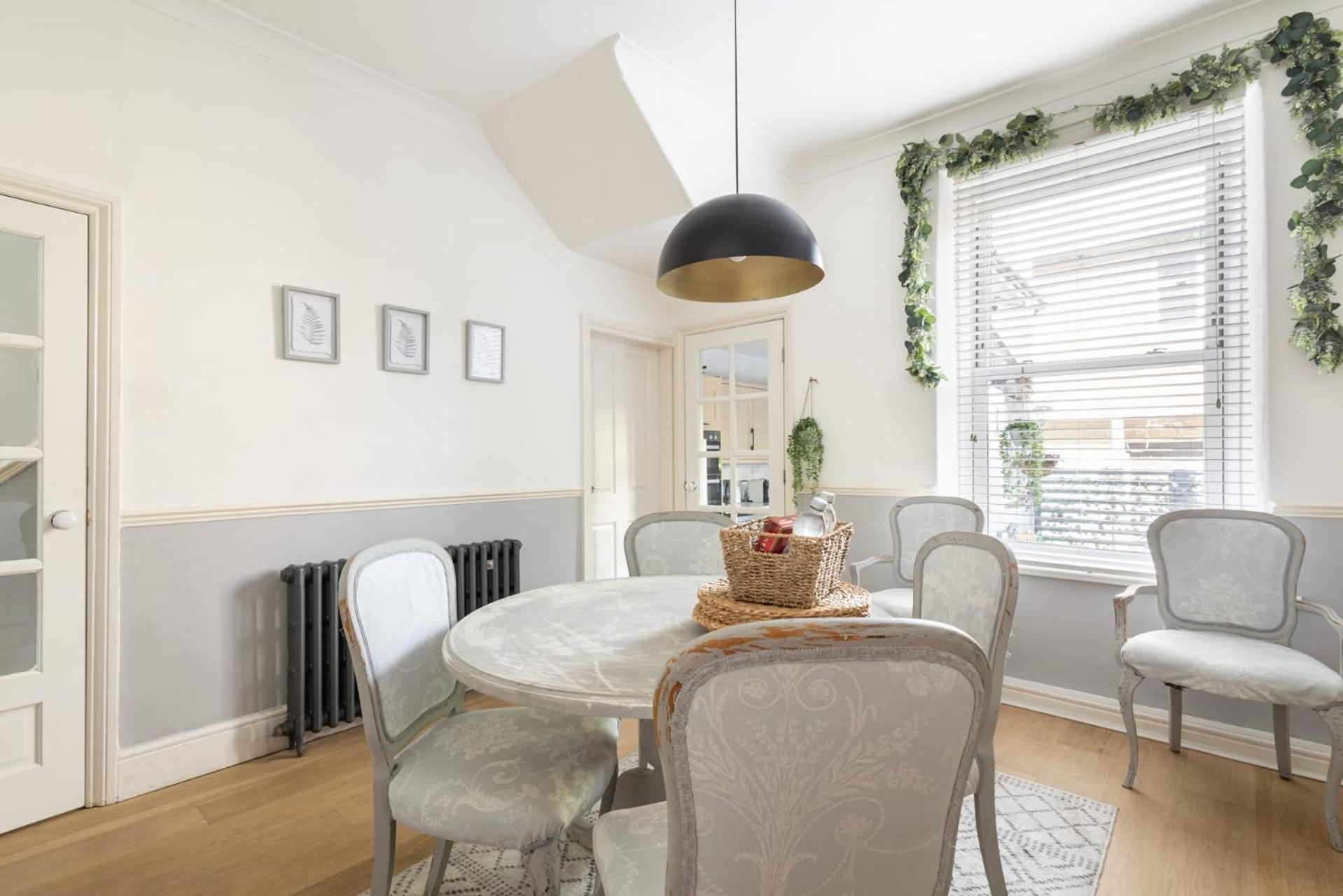 Host & Stay - Grove Road