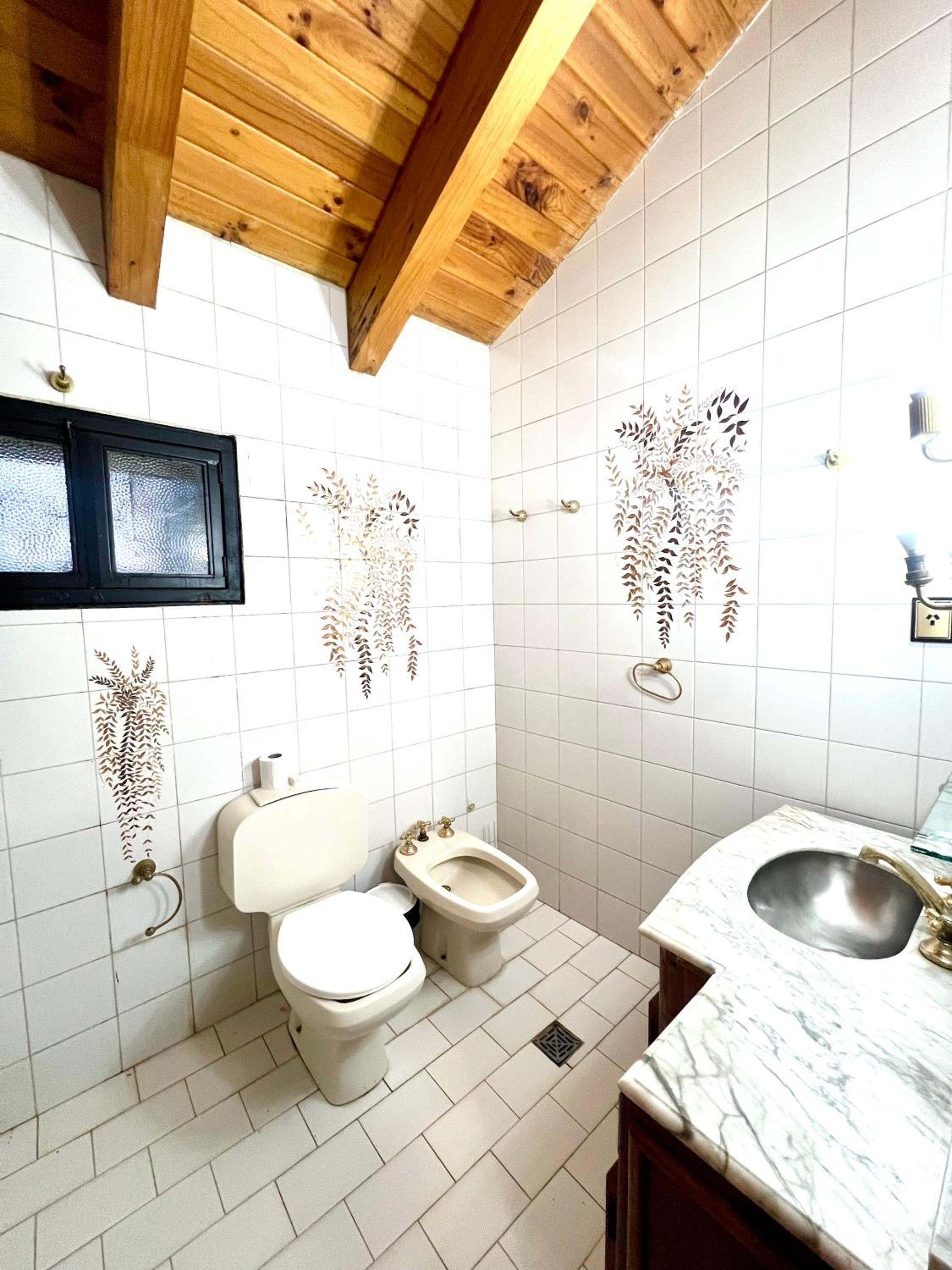 Lujosa casa en la mejor zona de chacras, Mendoza, con piscina, jardín y quincho