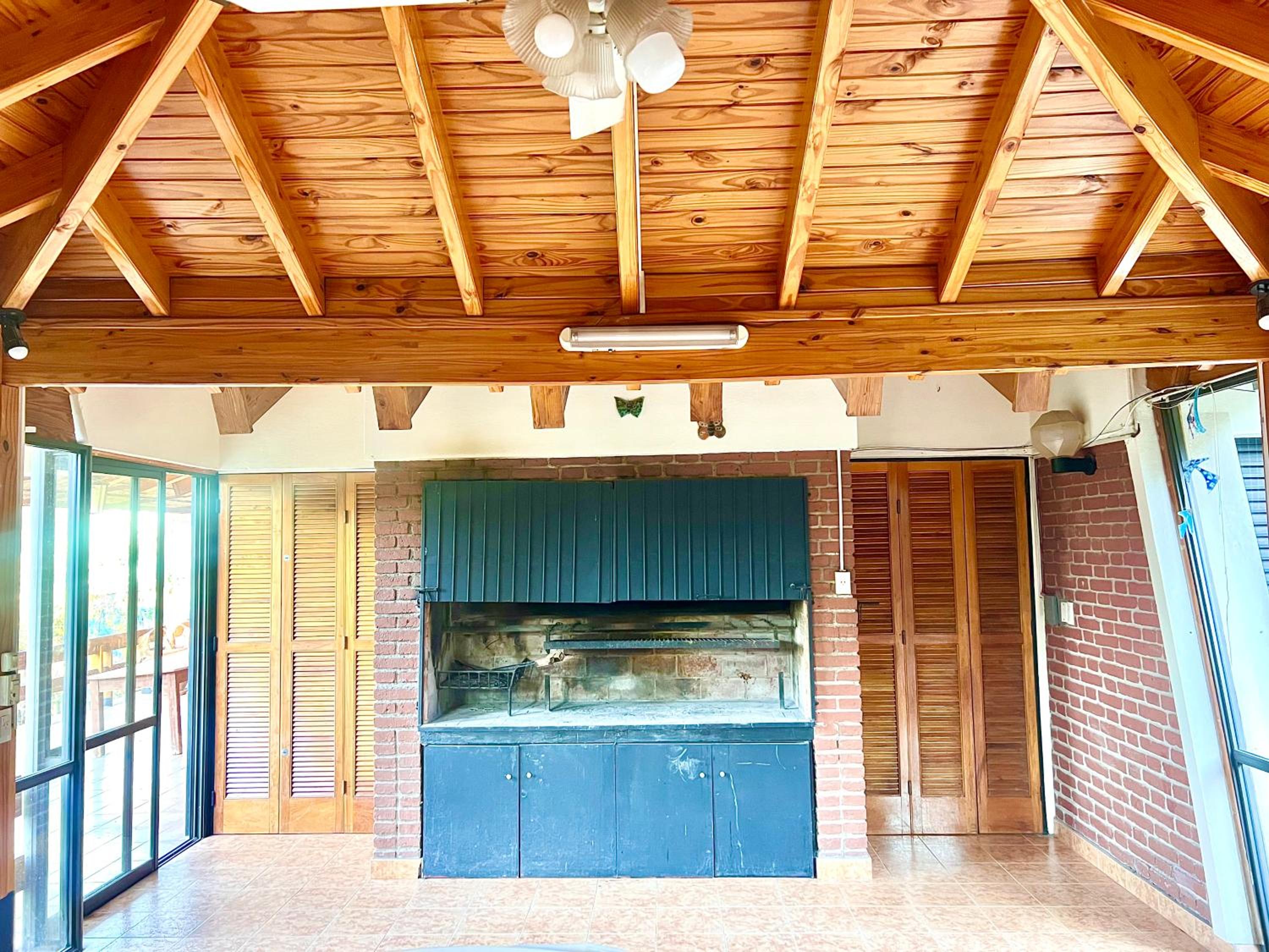 Lujosa casa en la mejor zona de chacras, Mendoza, con piscina, jardín y quincho