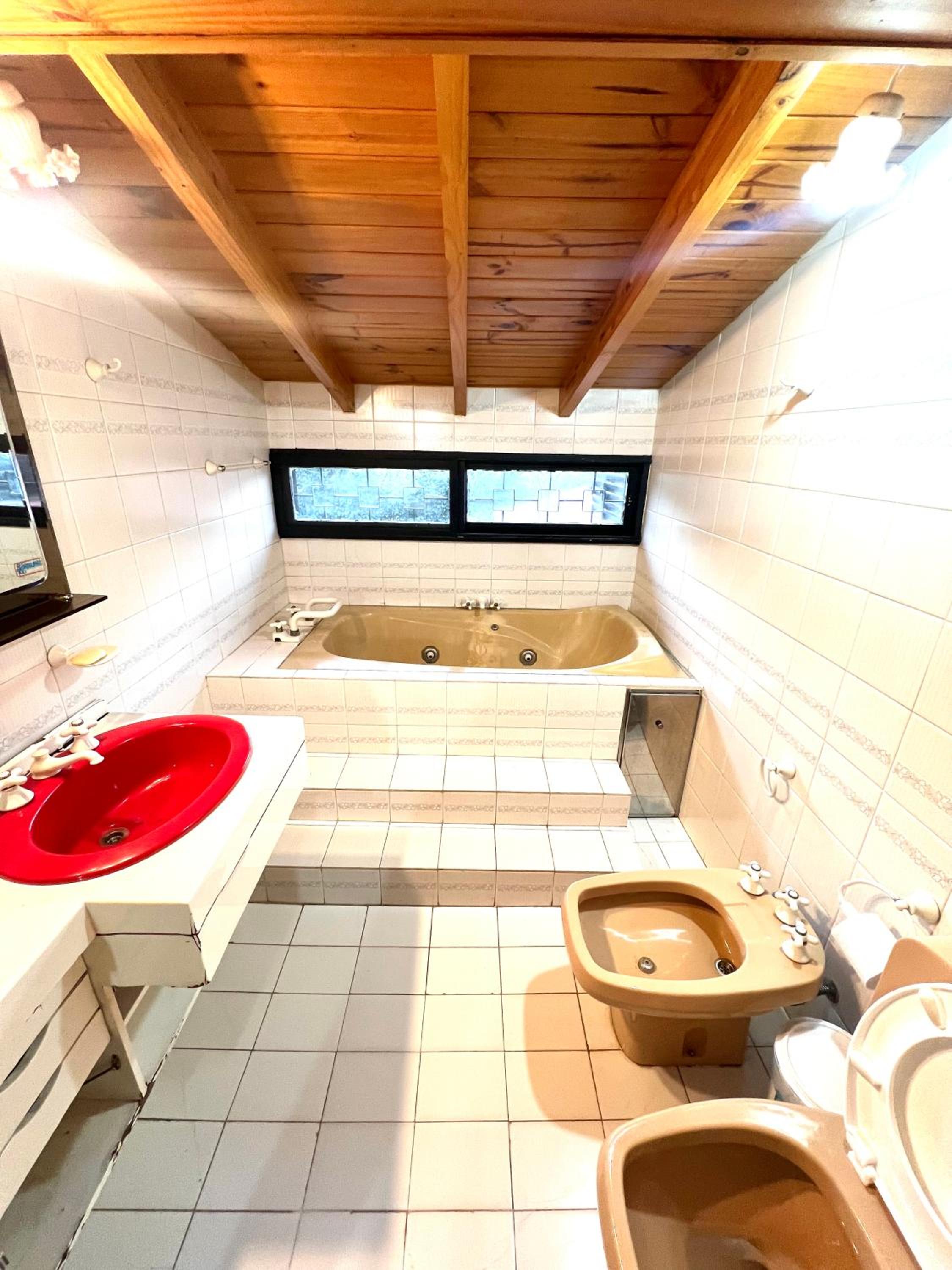 Lujosa casa en la mejor zona de chacras, Mendoza, con piscina, jardín y quincho