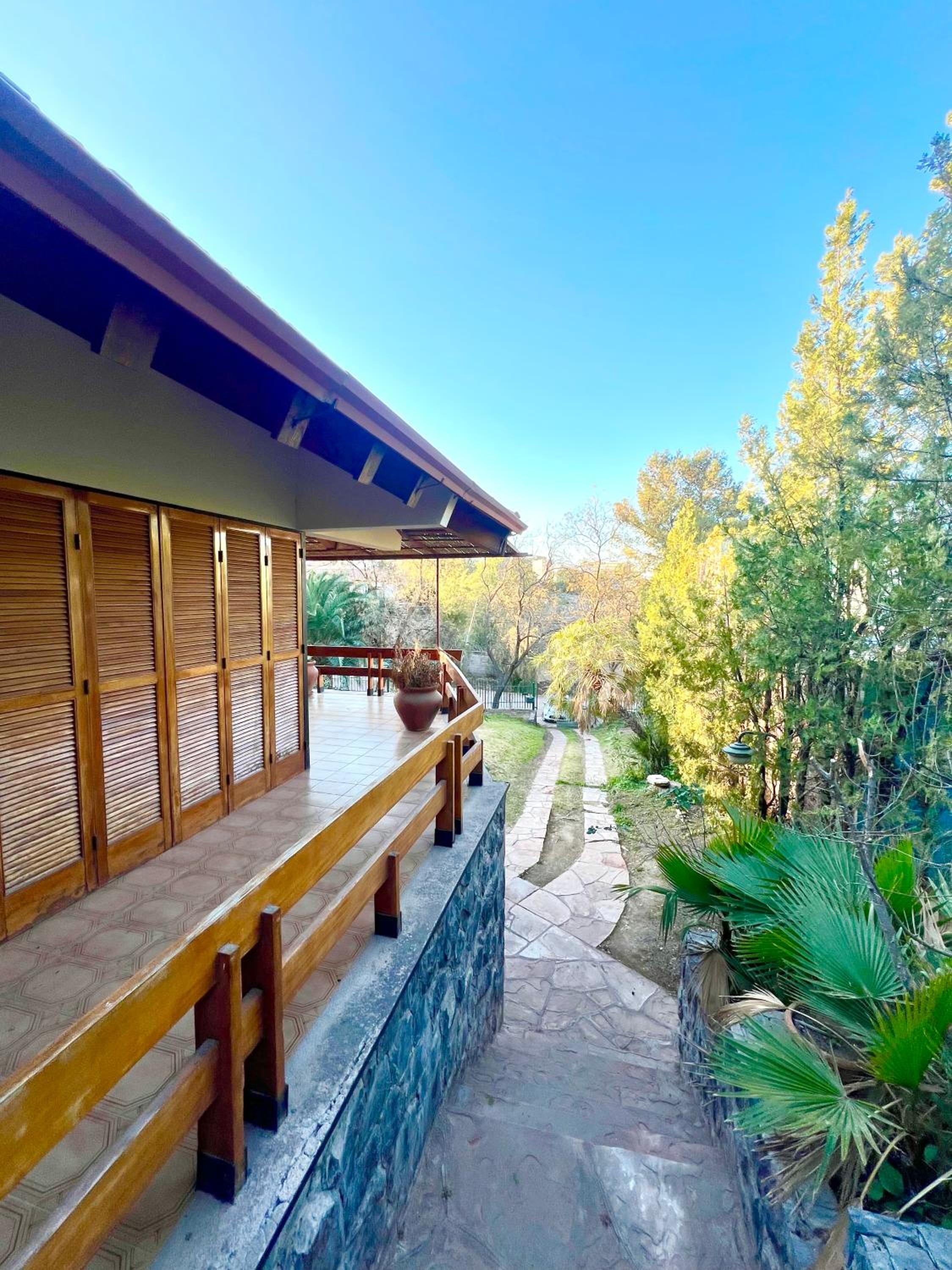 Lujosa casa en la mejor zona de chacras, Mendoza, con piscina, jardín y quincho