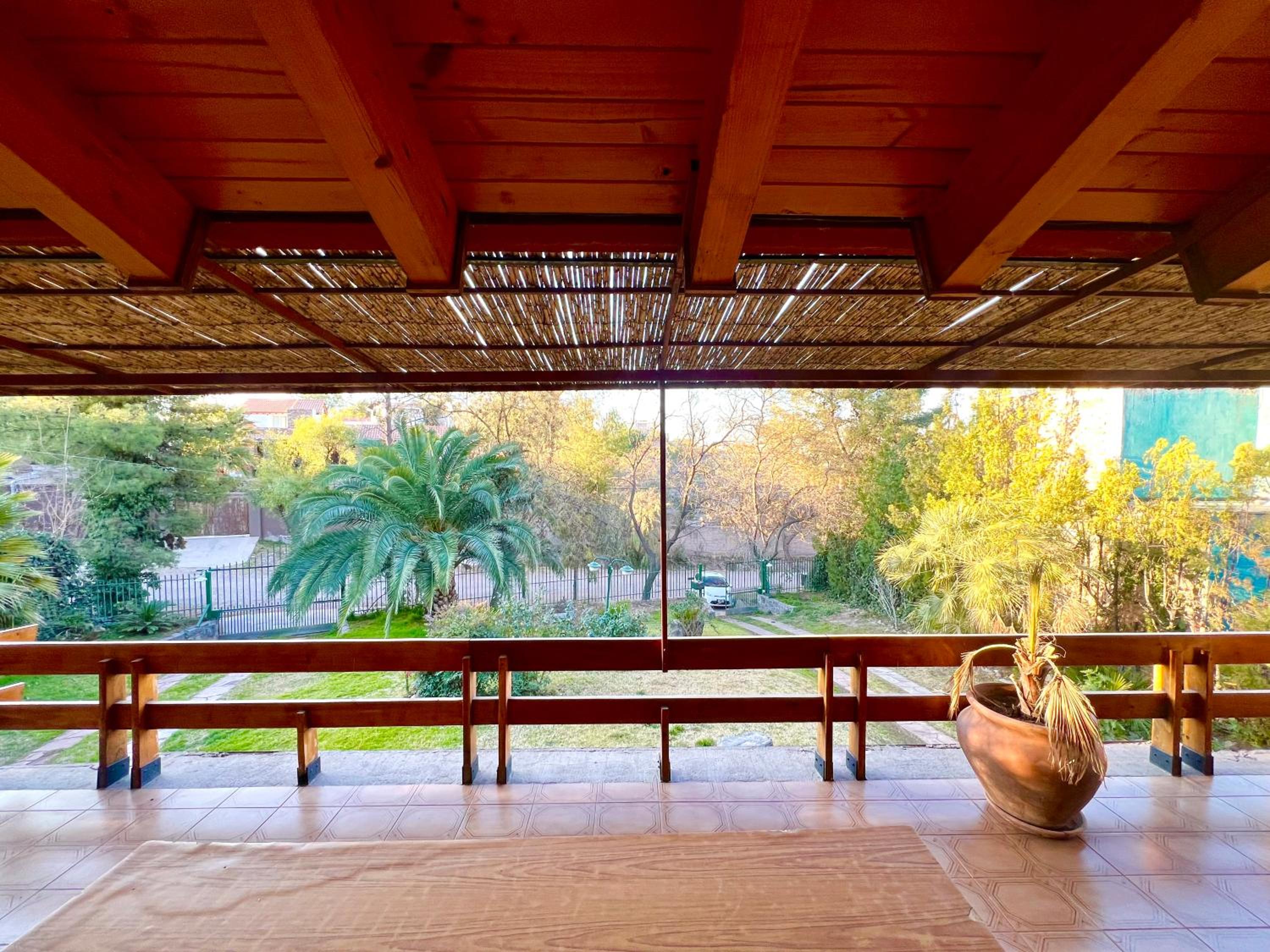Lujosa casa en la mejor zona de chacras, Mendoza, con piscina, jardín y quincho