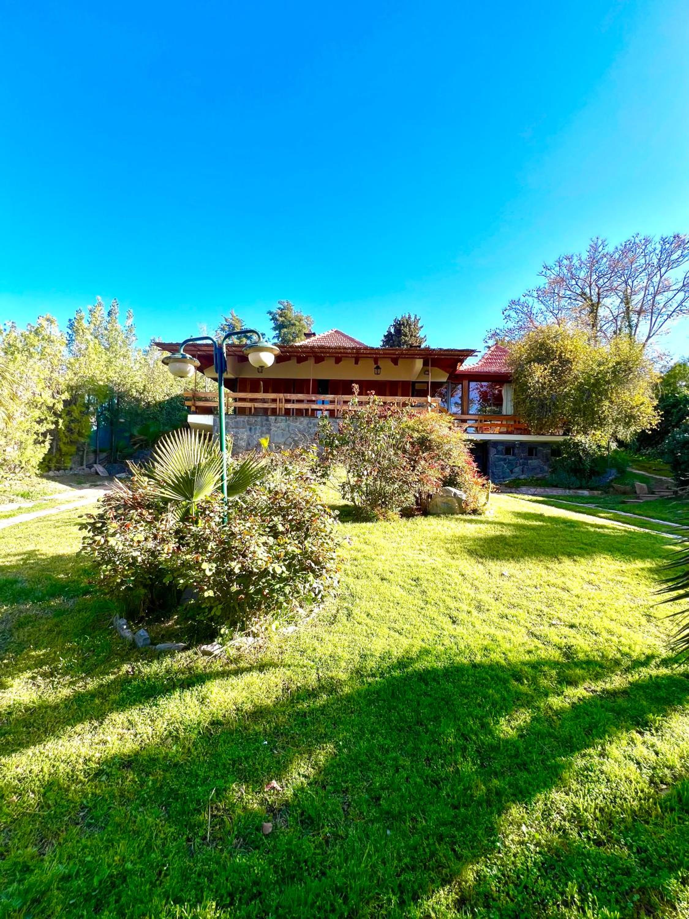 Lujosa casa en la mejor zona de chacras, Mendoza, con piscina, jardín y quincho