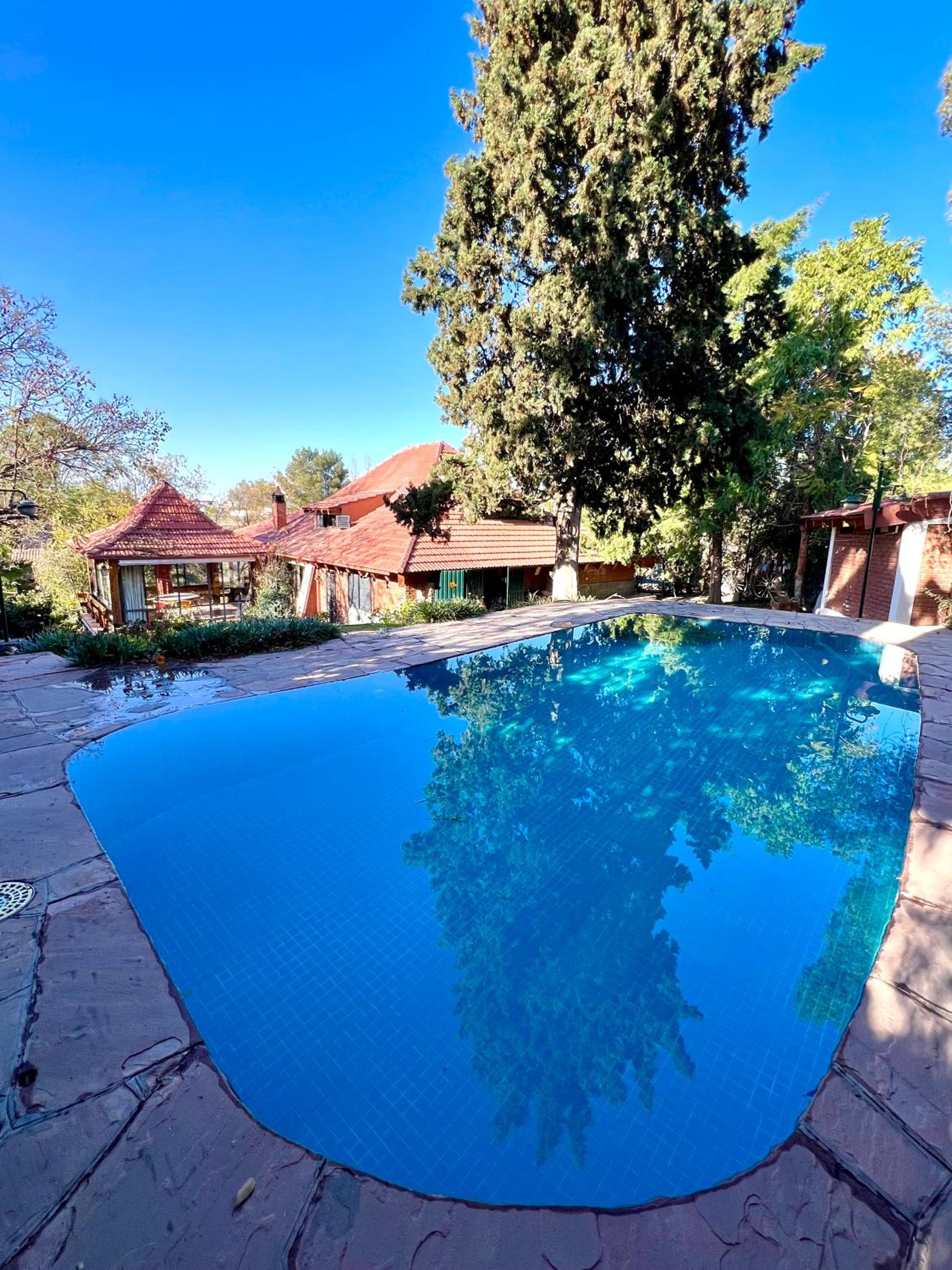 Lujosa casa en la mejor zona de chacras, Mendoza, con piscina, jardín y quincho