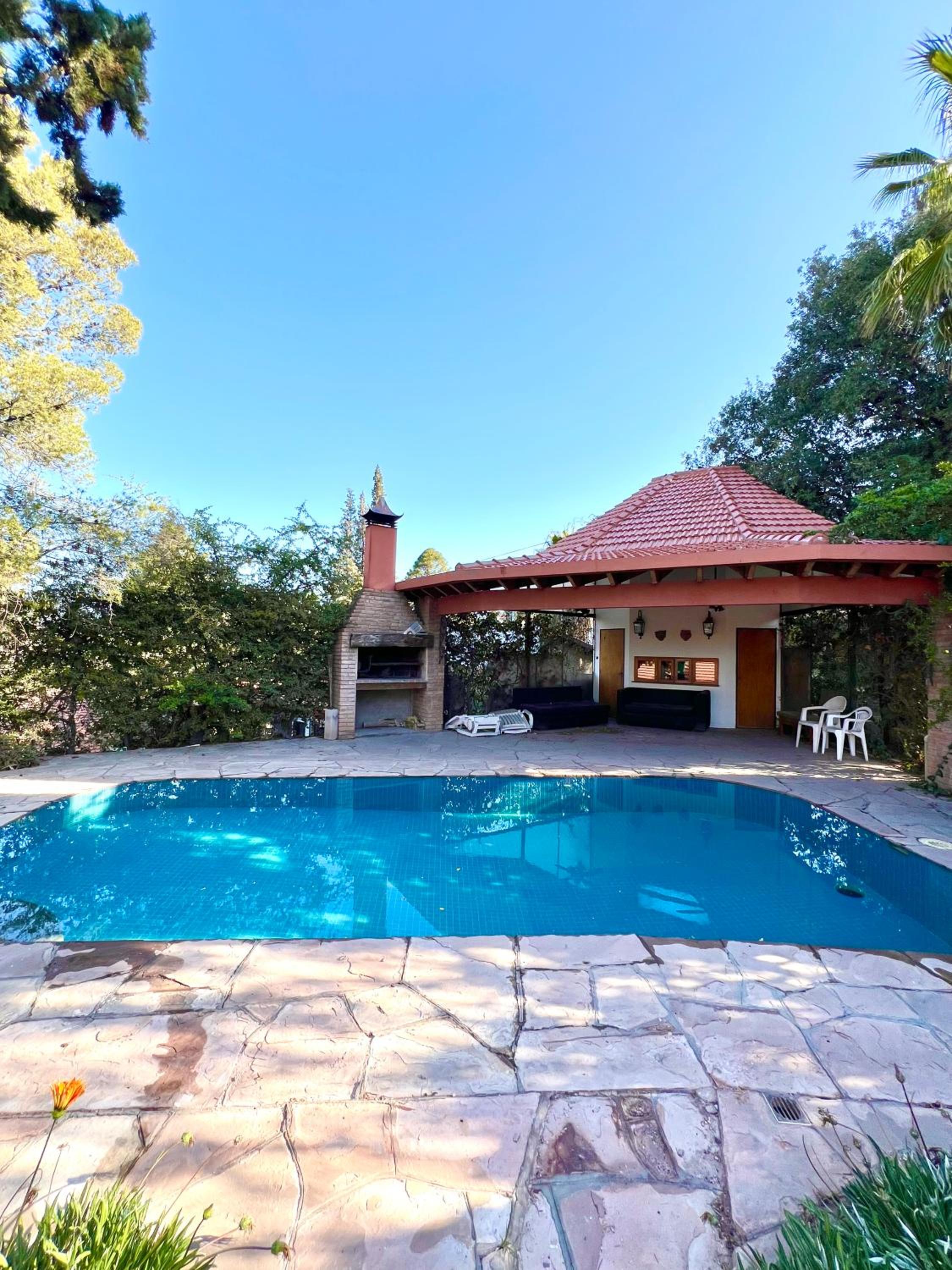 Lujosa casa en la mejor zona de chacras, Mendoza, con piscina, jardín y quincho