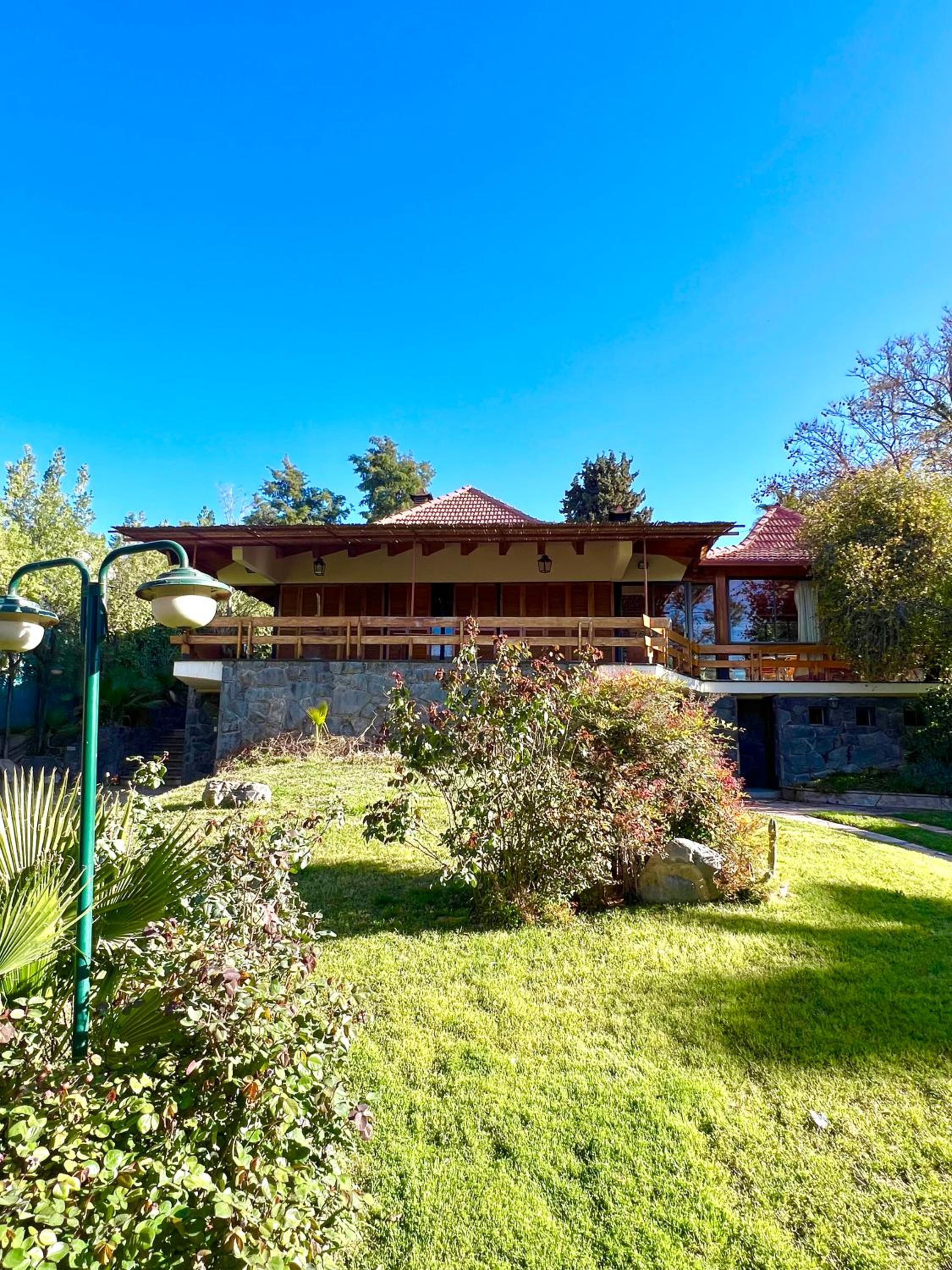 Lujosa casa en la mejor zona de chacras, Mendoza, con piscina, jardín y quincho