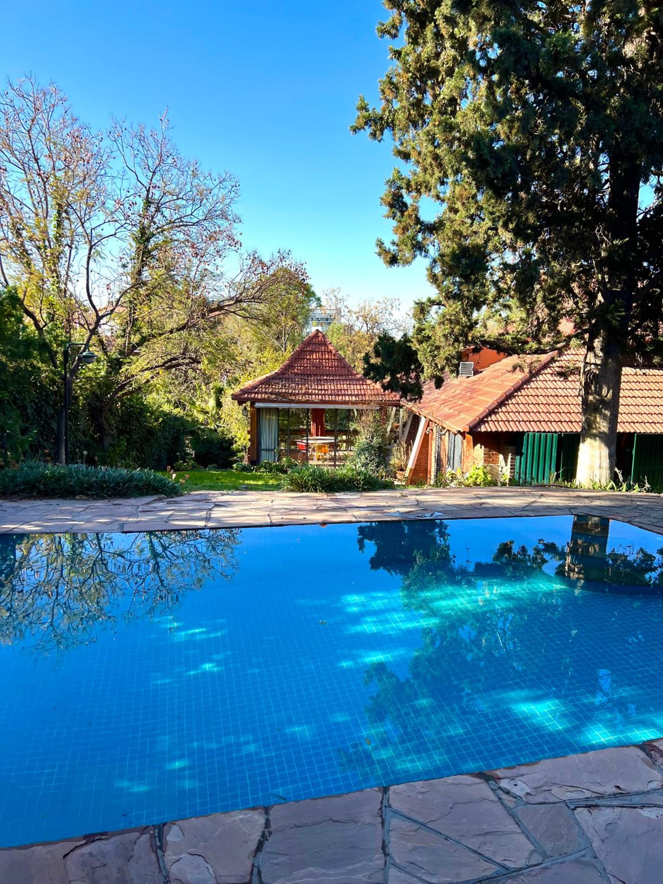 Lujosa casa en la mejor zona de chacras, Mendoza, con piscina, jardín y quincho